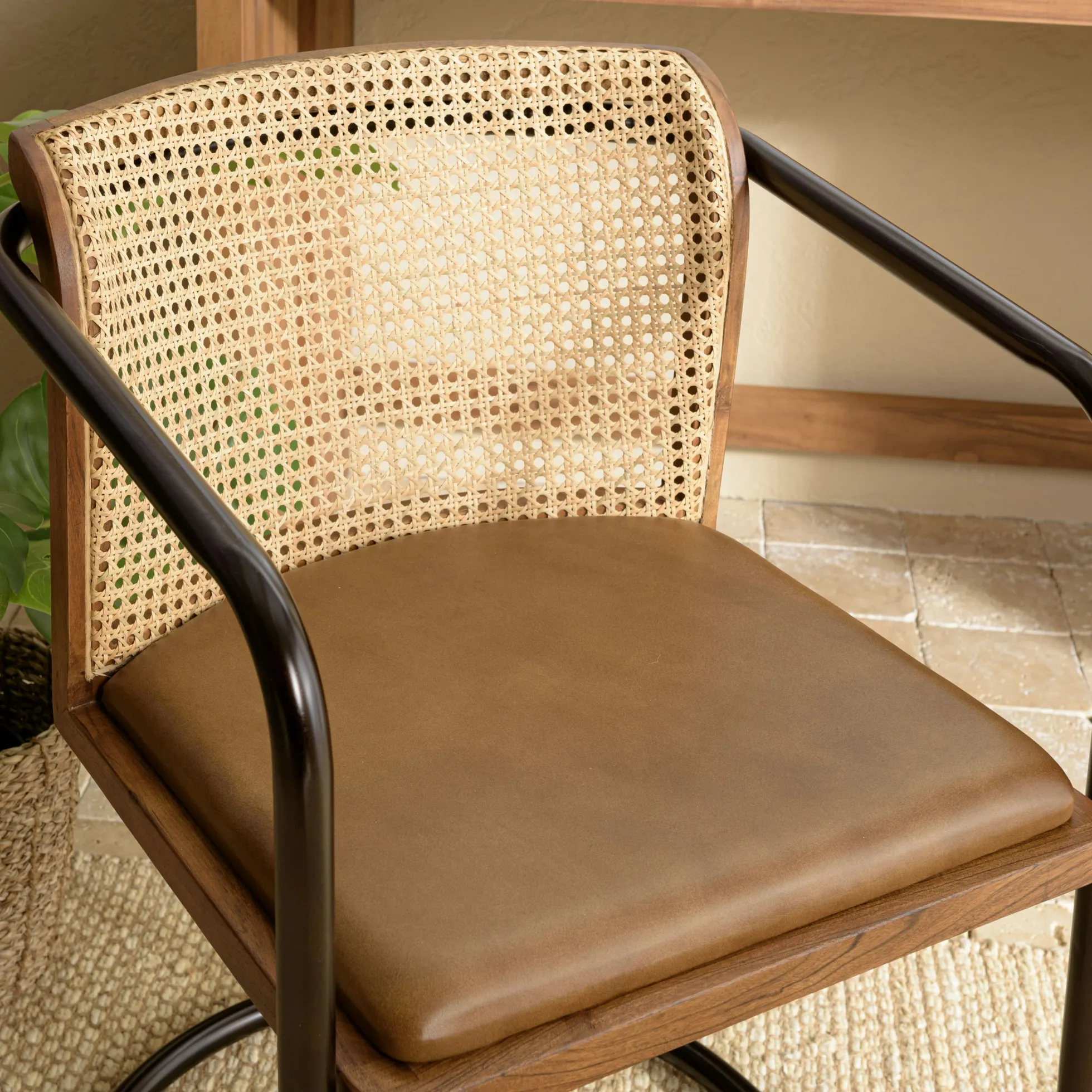 Fauteuil cuir et rotin havane pied luge arrondi (lot de 2) TIM