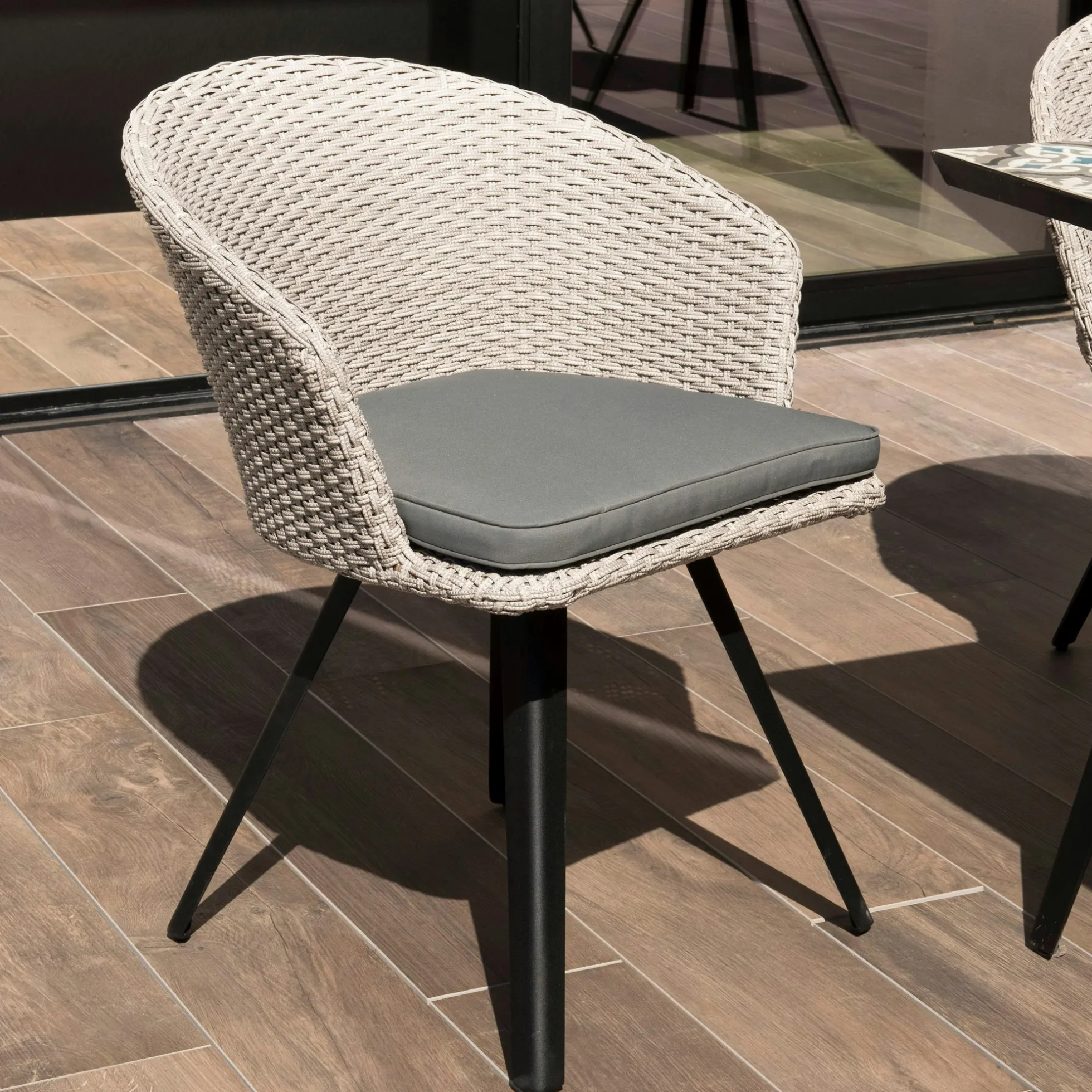 Fauteuil de jardin en résine tressée couleur grise coussin gris DETROIT