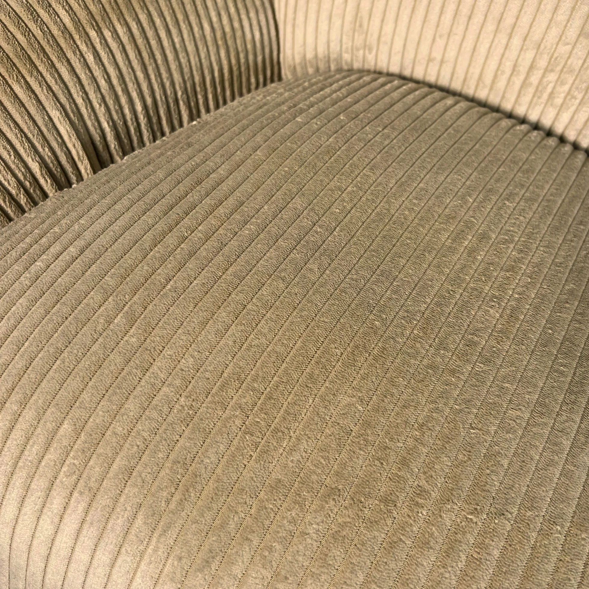 Fauteuil de salon rotatif tissu côtelé camel IENA