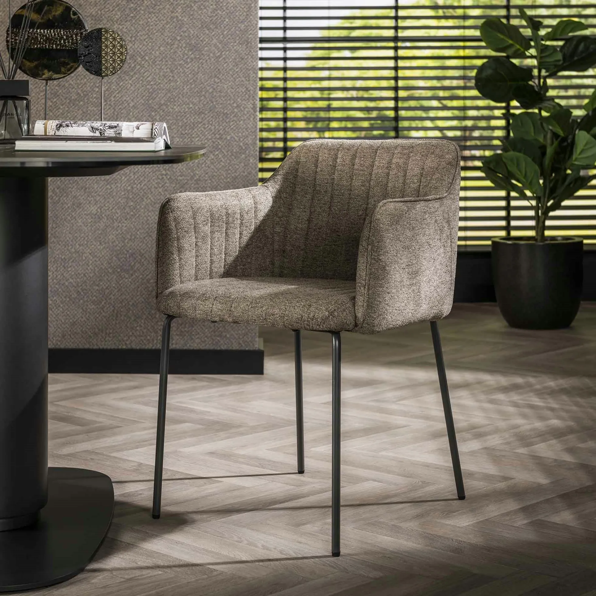Fauteuil de table taupe en tissu à larges côtes (lot de 2) NOVA