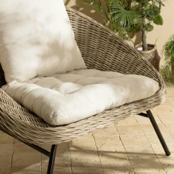 Fauteuil détente en kubu et rotin 2 coussins blancs MANY