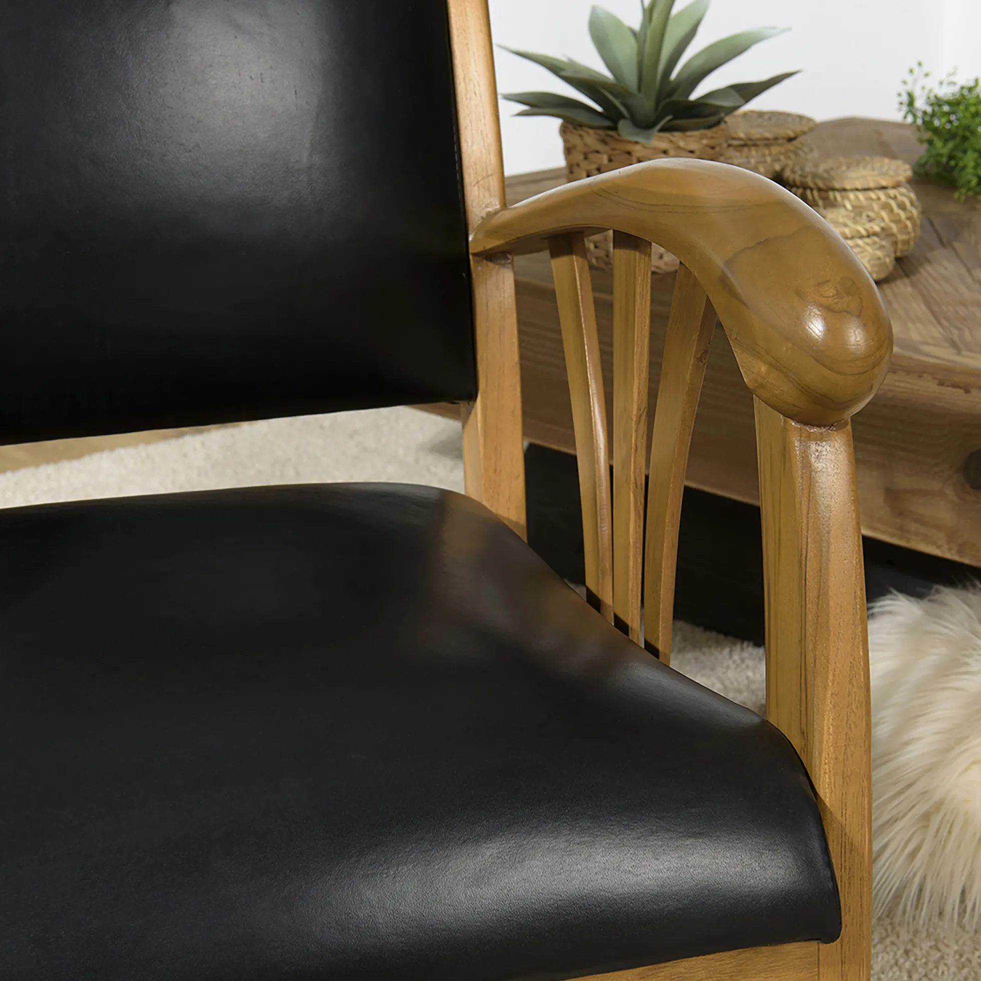 Fauteuil exotique bois et cuir noir DIKA