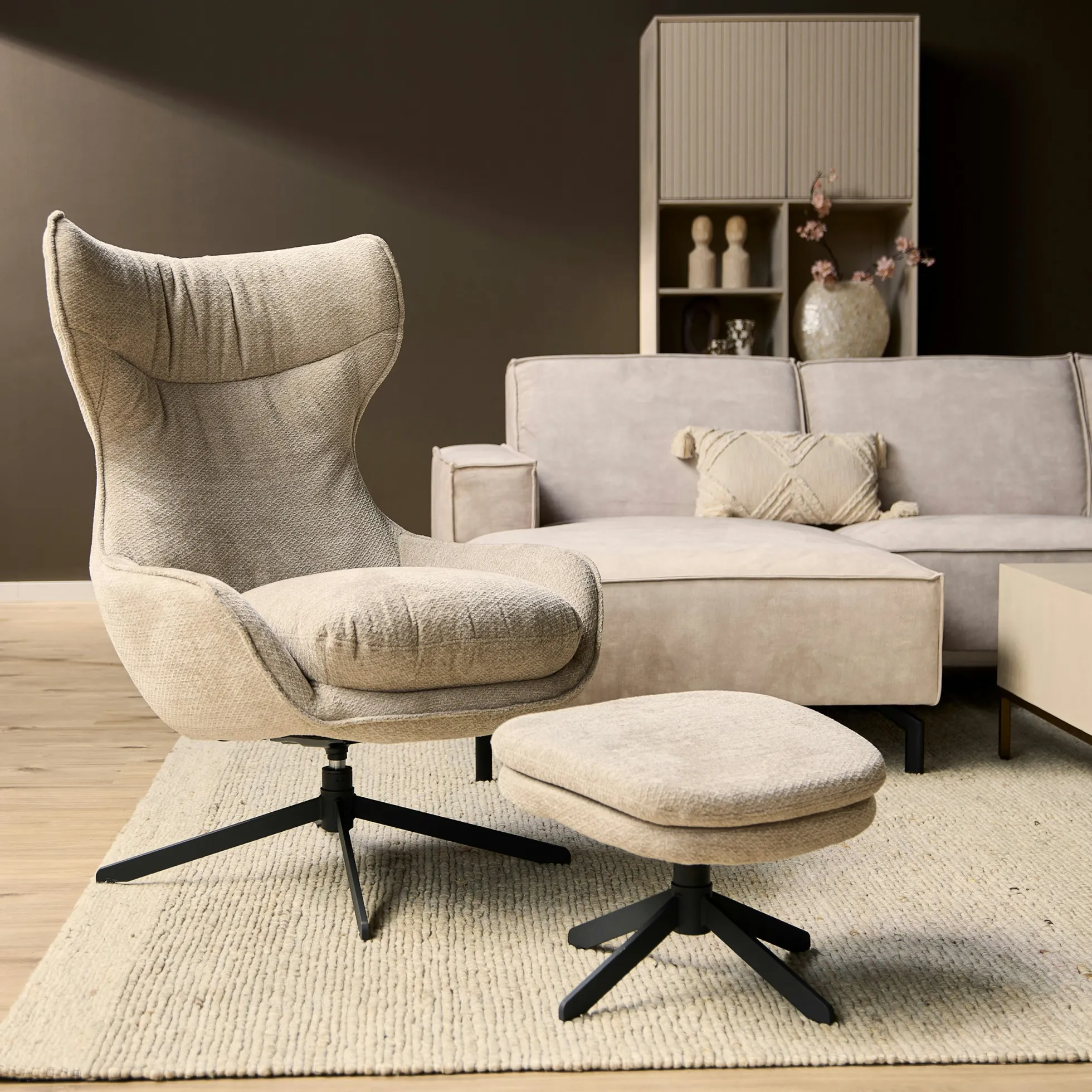 Fauteuil pivotant taupe avec repose-pieds BELORA