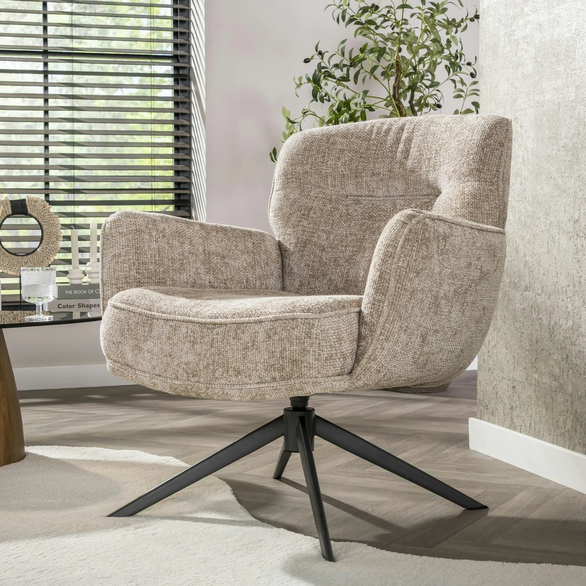 Fauteuil salon pivotant beige à dossier souple ASCOLI