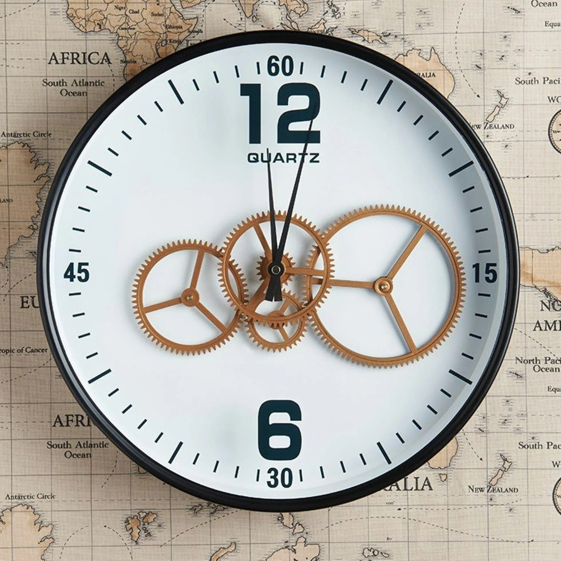 Horloge engrenages or fond blanc