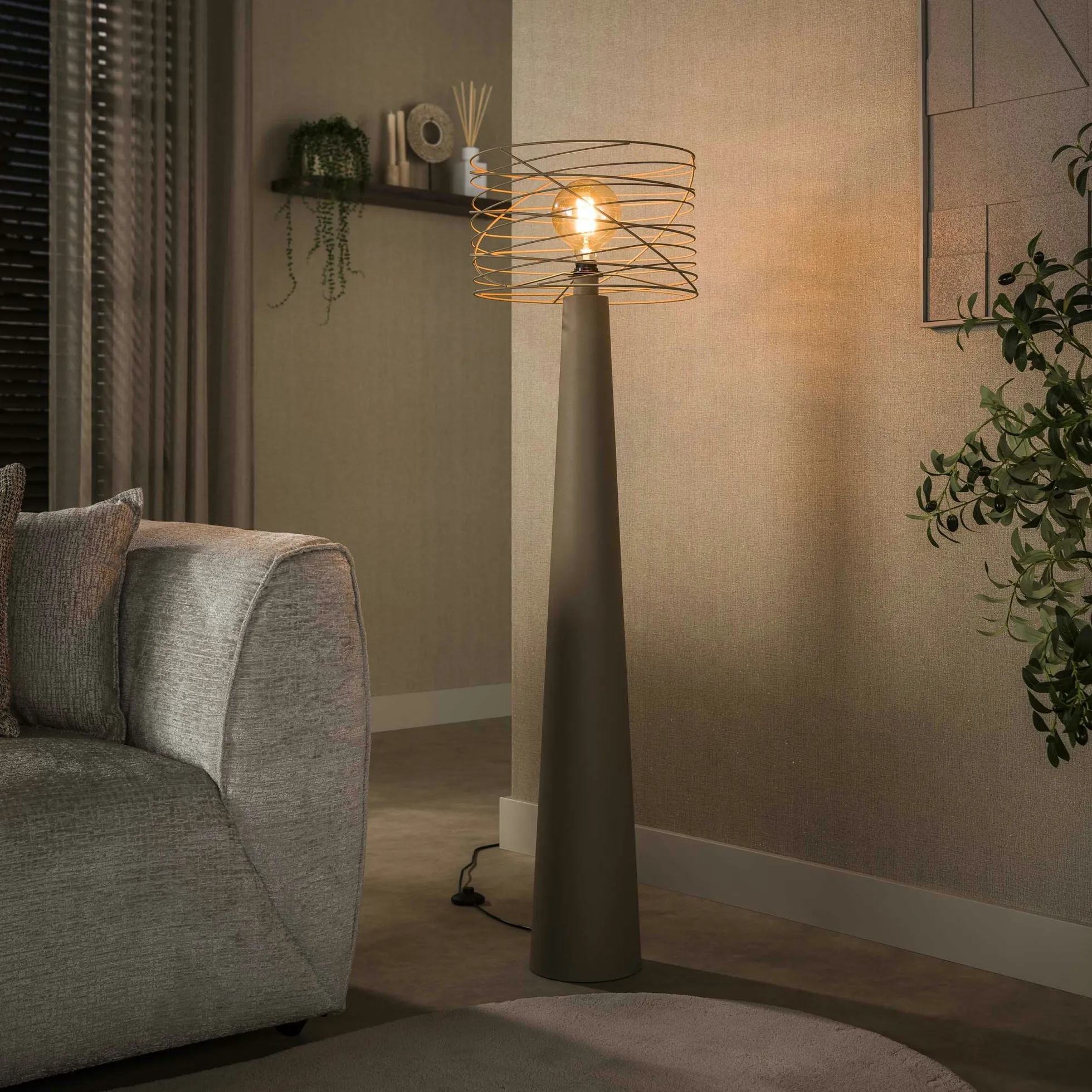 Lampadaire de salon métal beige pied conique RALF