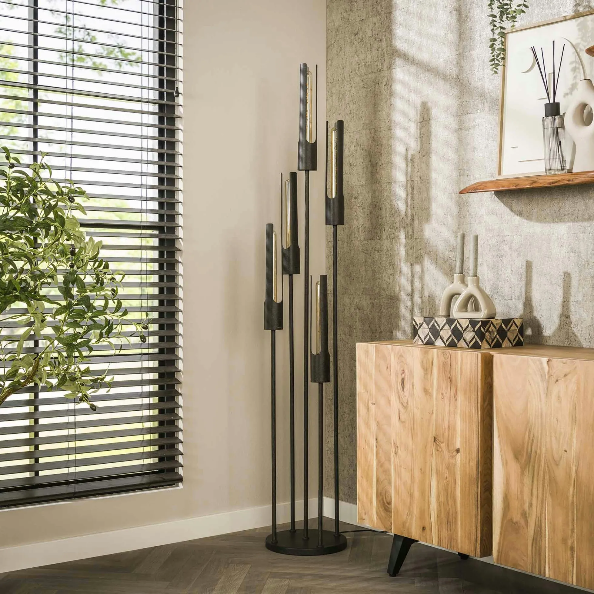 Lampadaire noir avec 5 abat-jour forme tube RALF