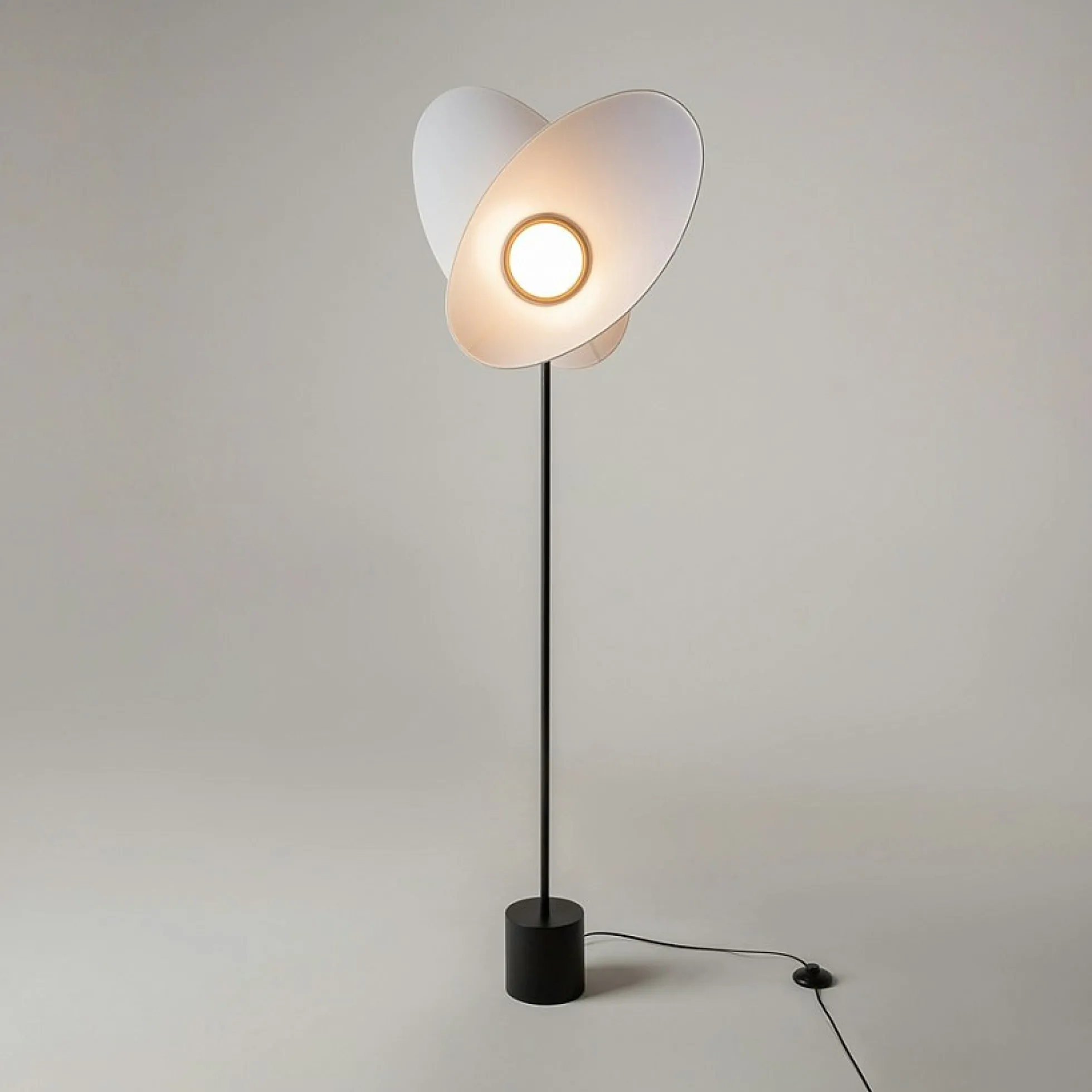 Lampadaire salon design – abat-jour blancs orientables JUNO