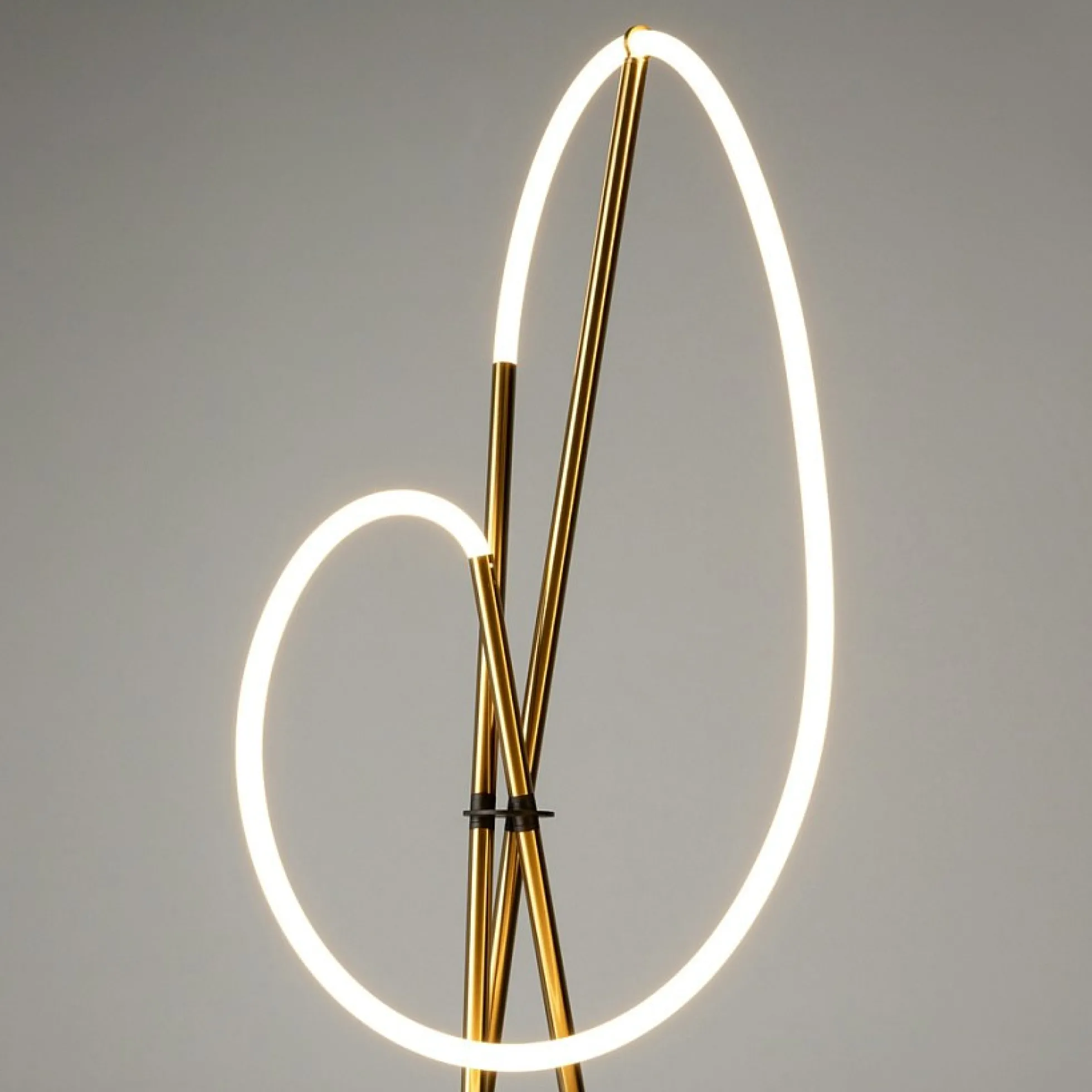 Lampadaire tige LED doré avec 1 tube lumineux AURORA