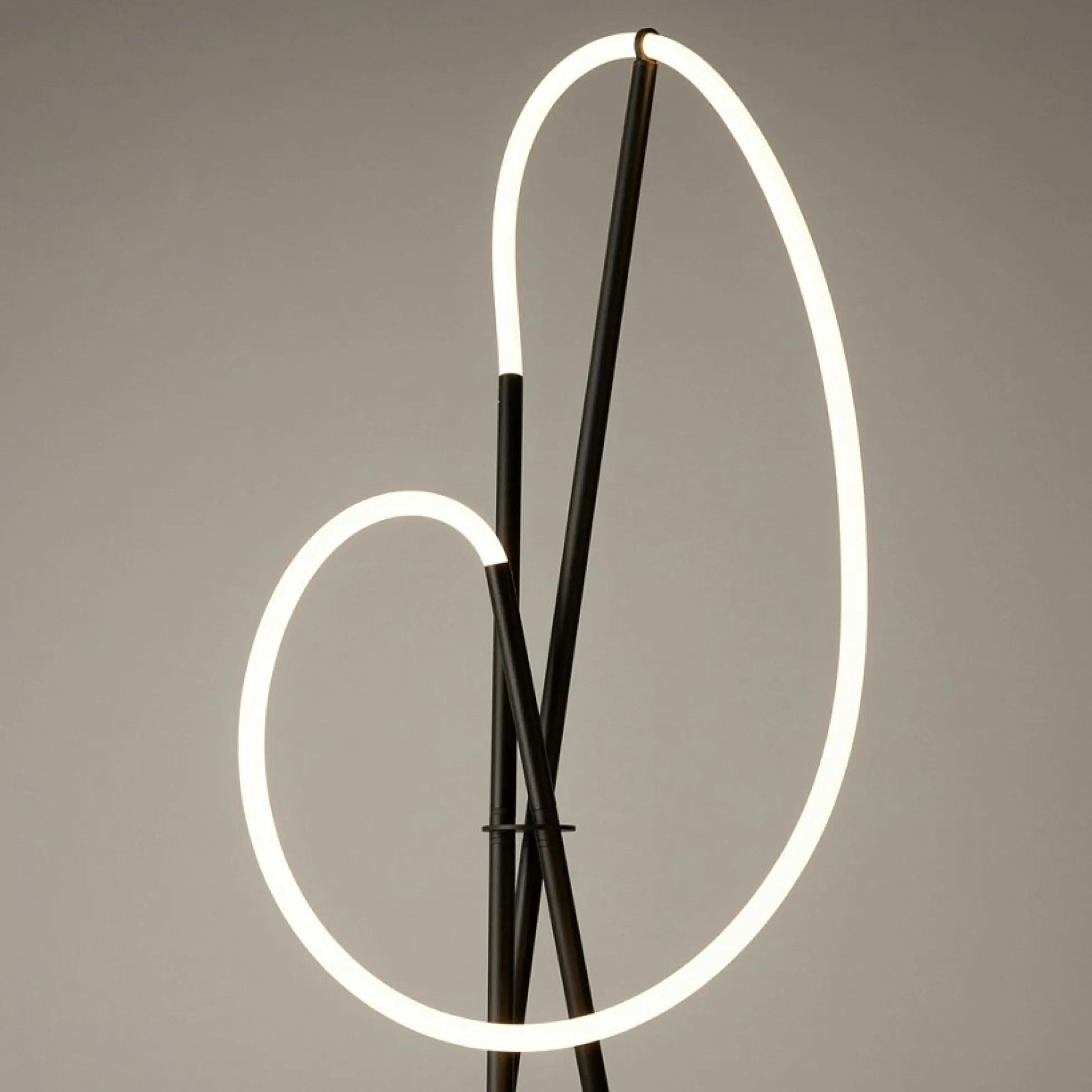 Lampadaire tige LED noir avec 1 tube lumineux AURORA