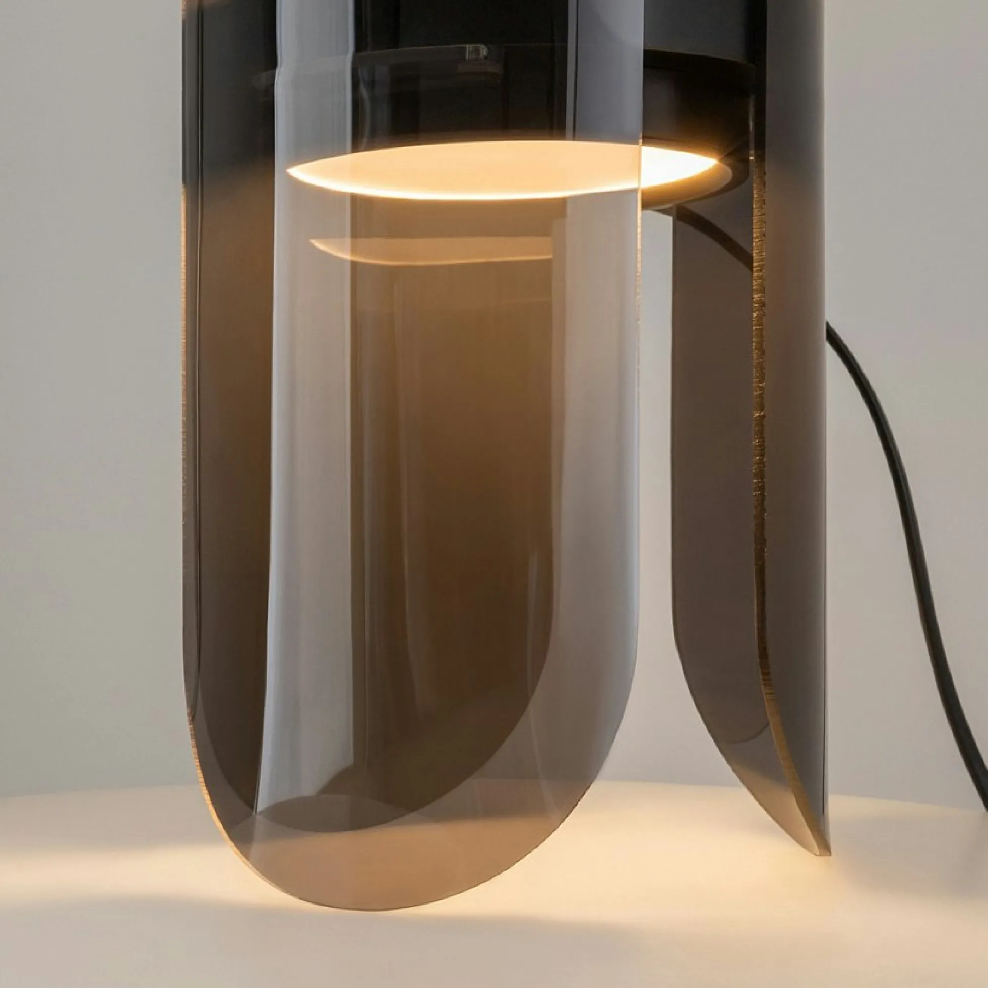 Lampe de chevet moderne en verre fumé – forme corolle ELY