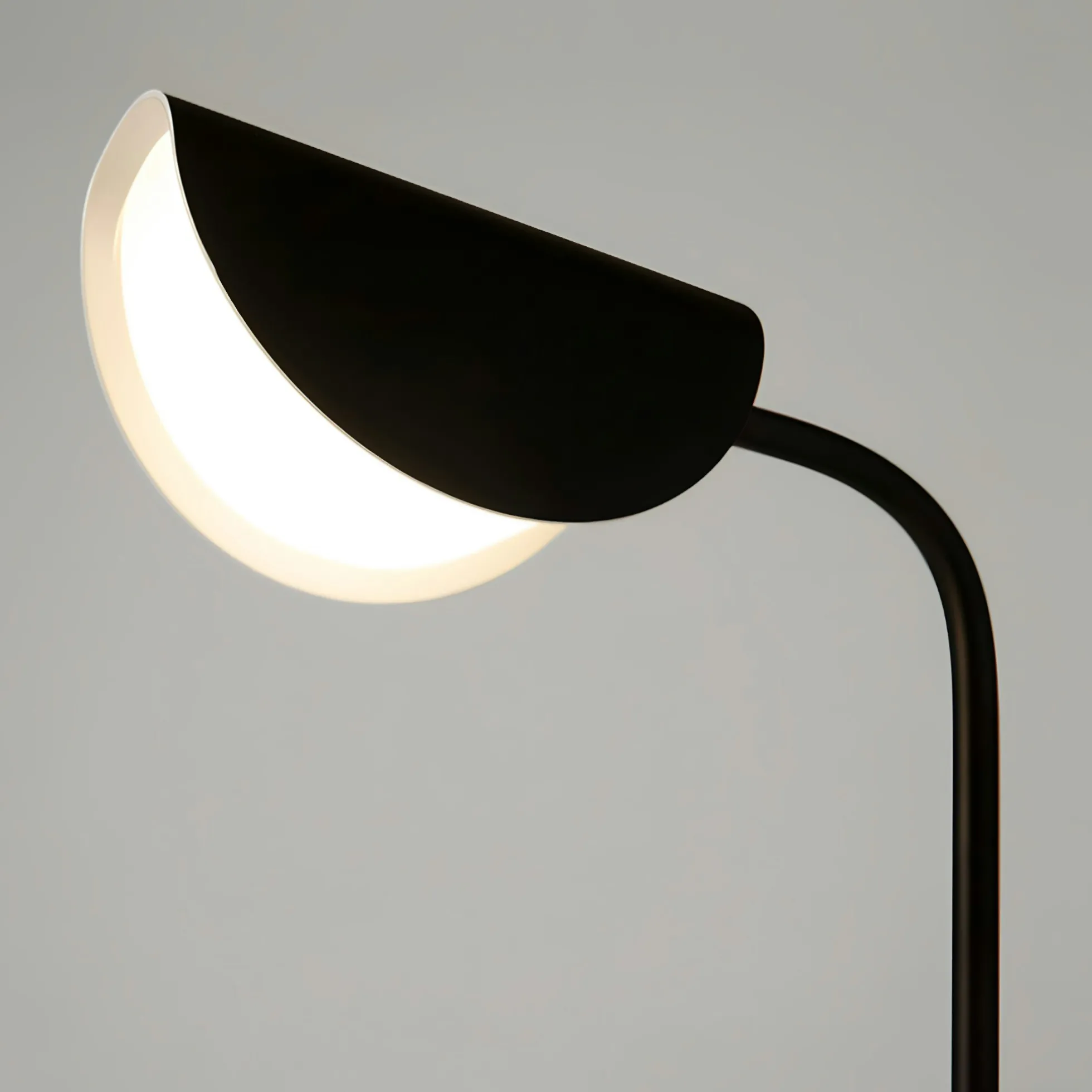 Lampe de chevet noire design - abat-jour plié LENORE