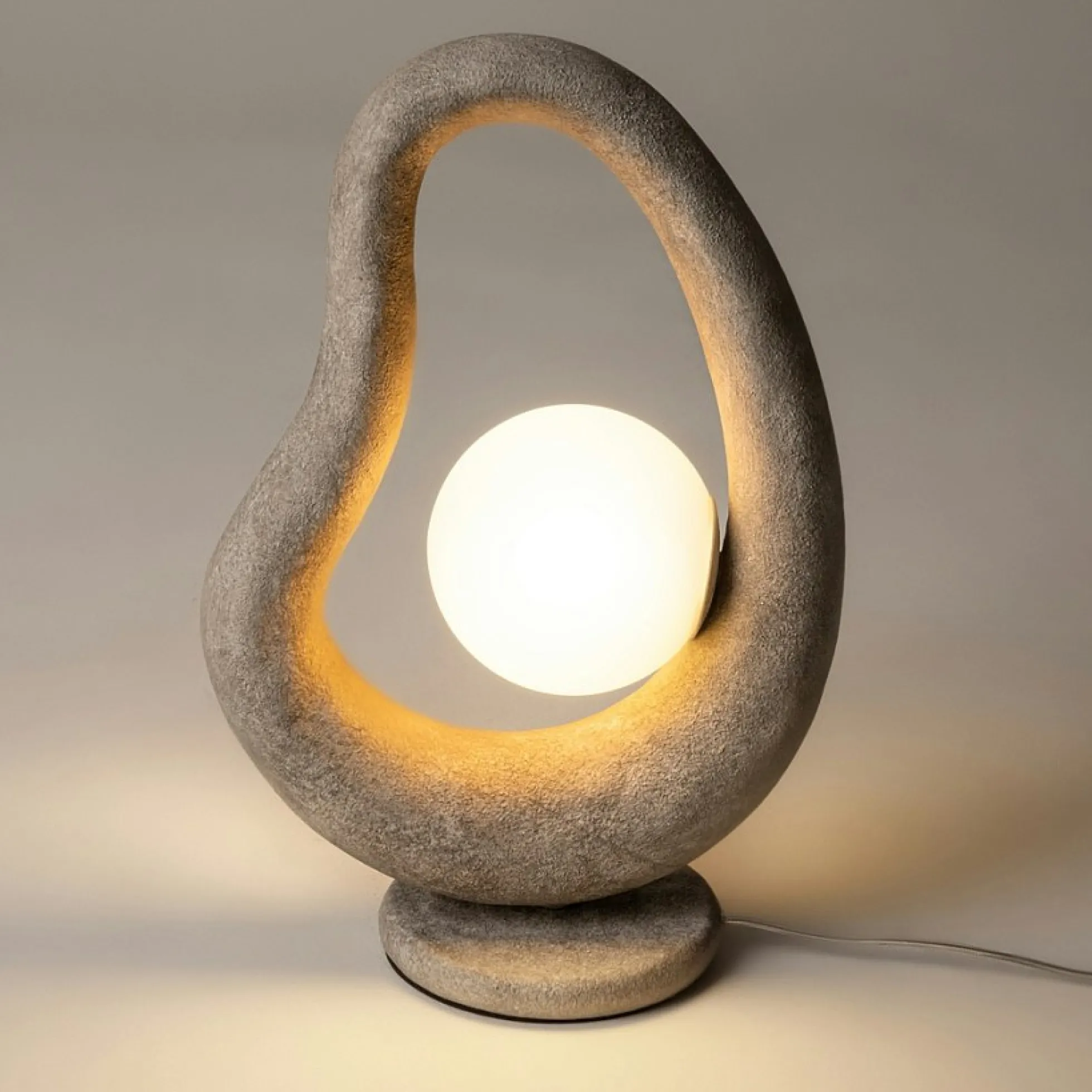 Lampe à poser grise effet béton – globe central LULING