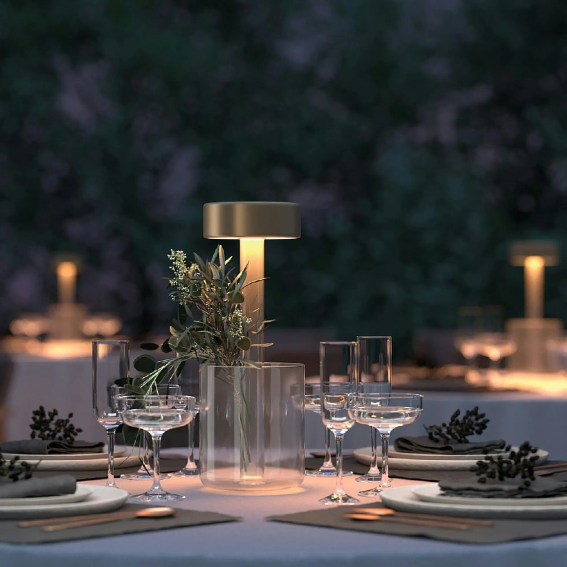 Lampe rechargeable dorée avec vase en verre design ALMA