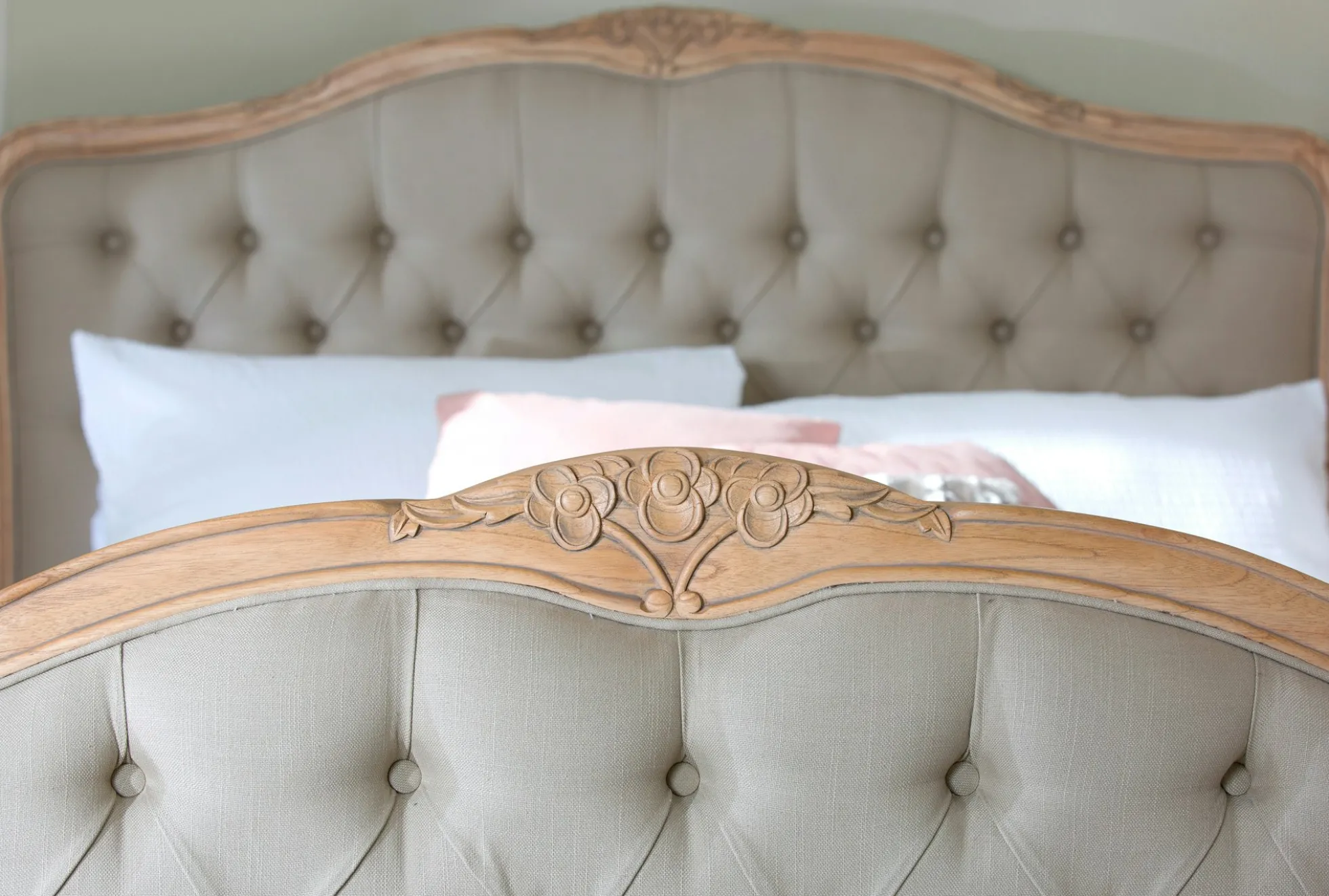 Lit capitonné romantique 180 cm BLOIS
