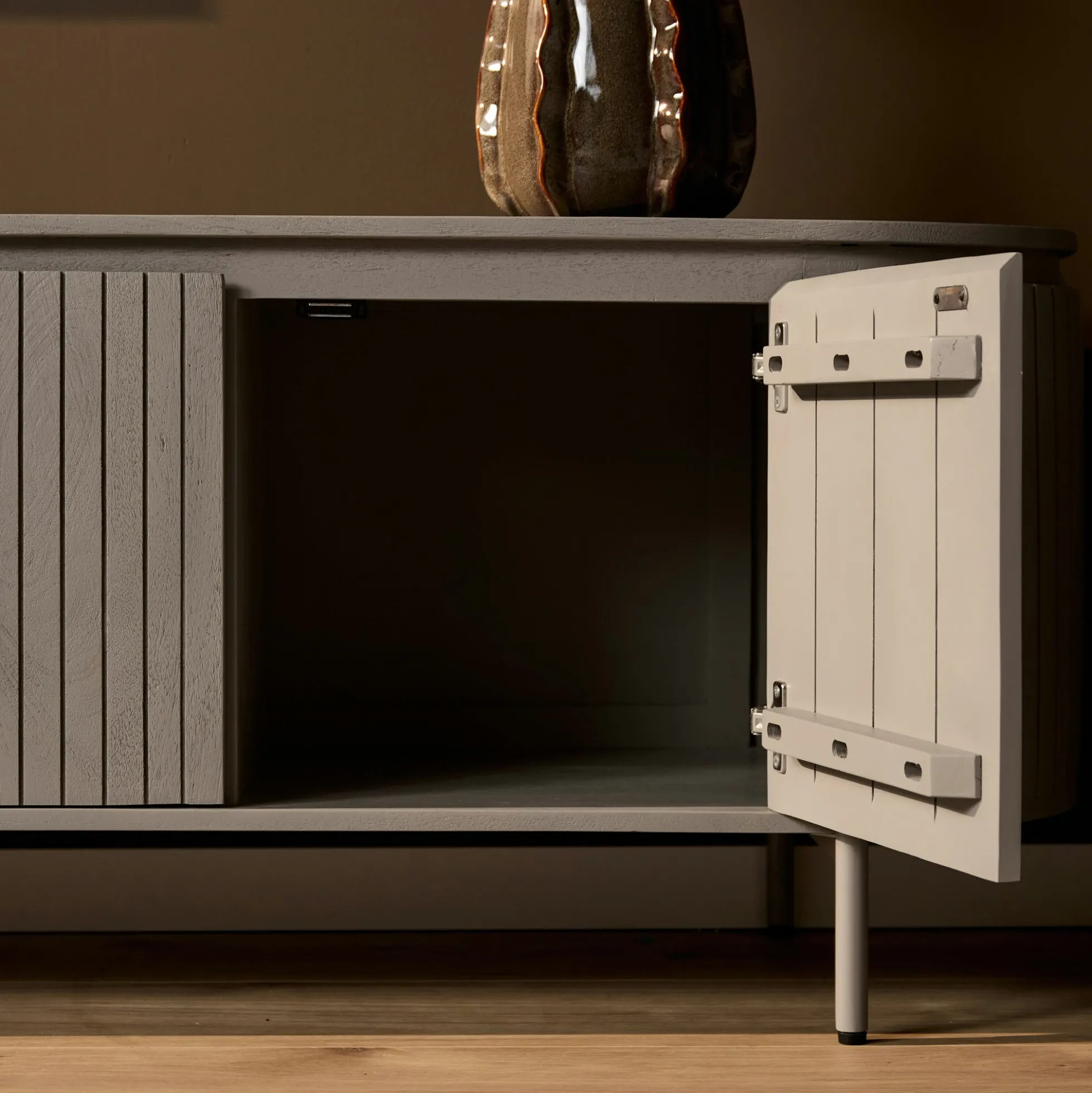 Meuble TV bois gris rainuré ovale 3 portes CALERO