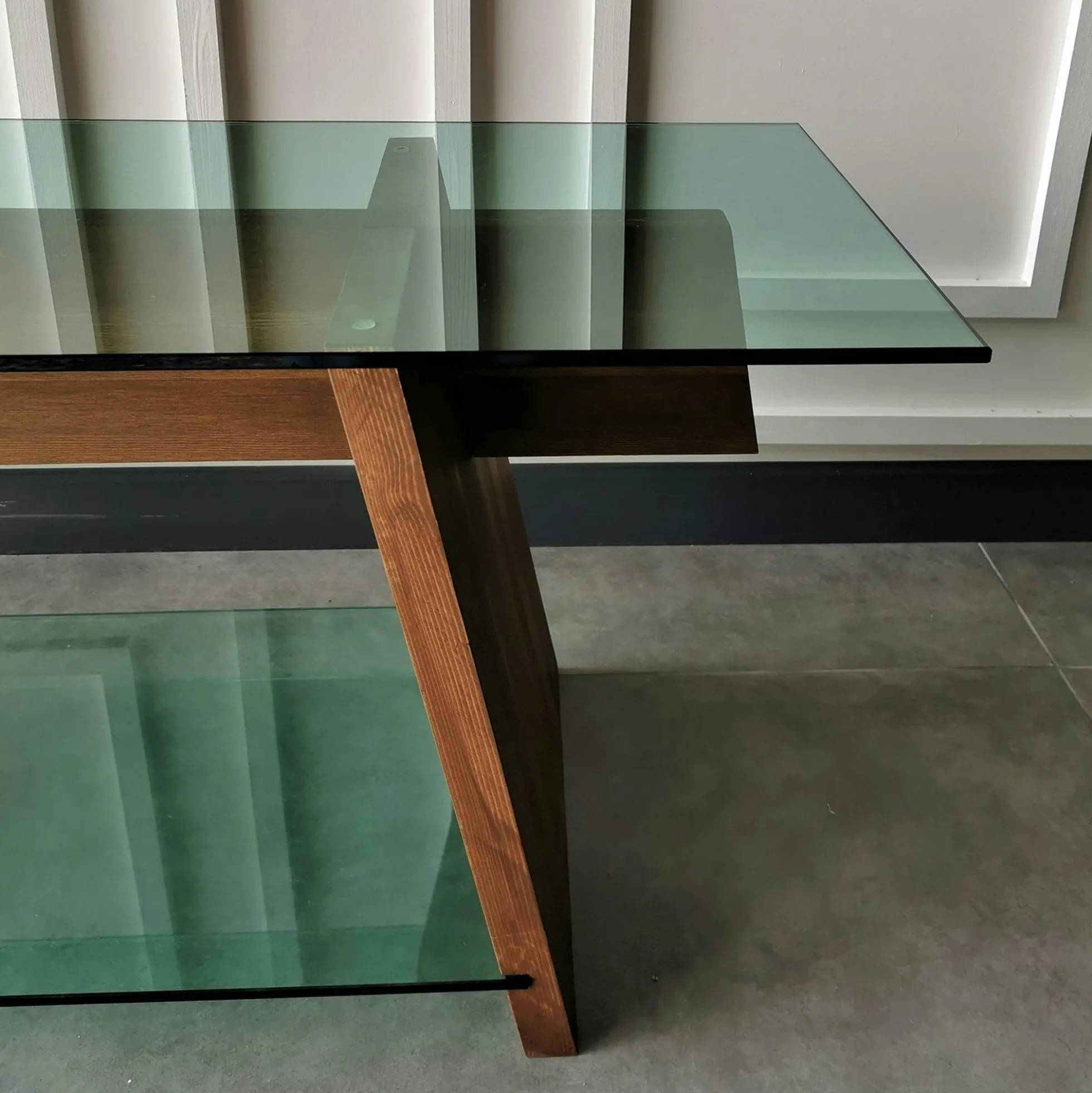 Meuble TV en bois brun et verre lagon - forme trapèze LHASA