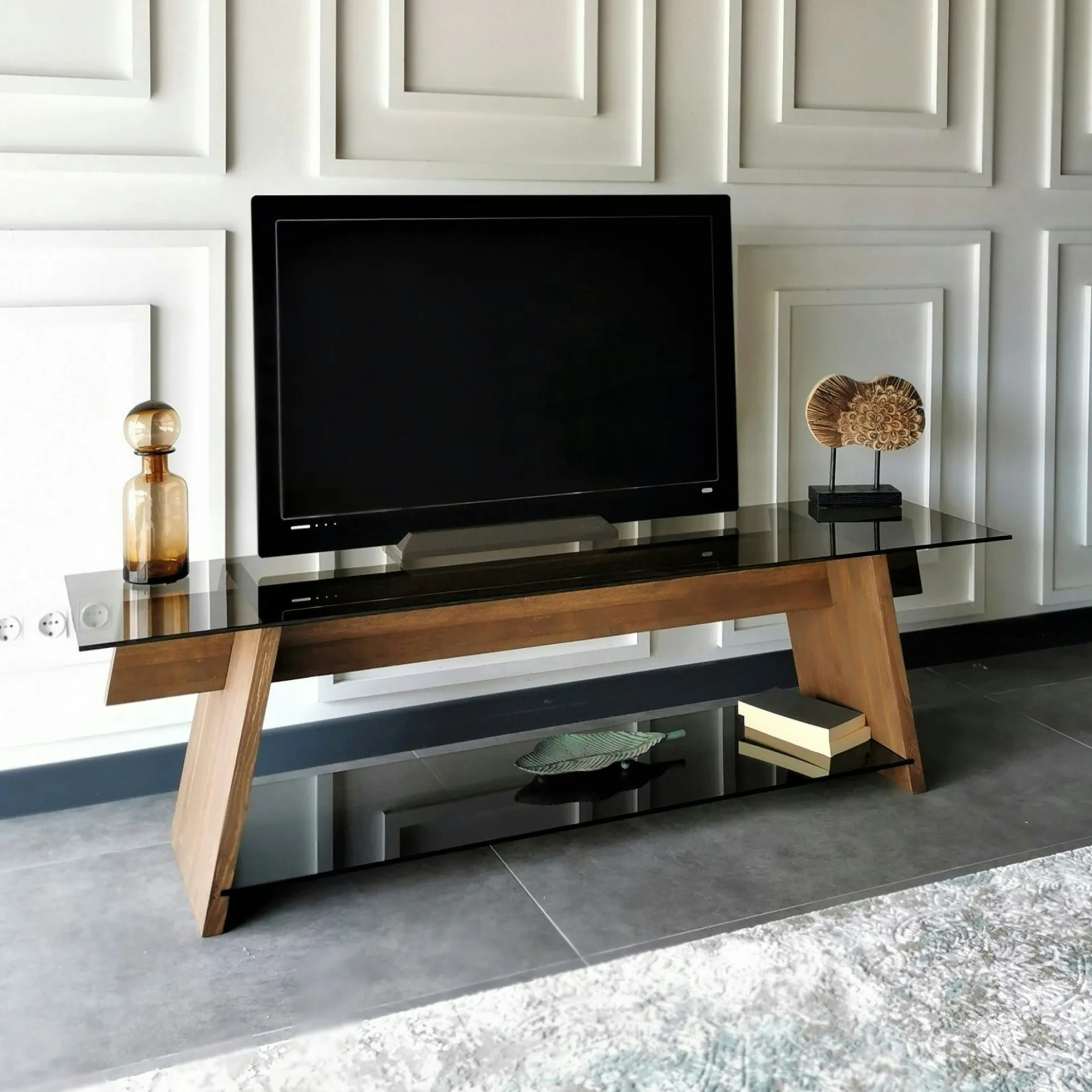 Meuble TV en bois brun et verre fumé - forme trapèze LHASA