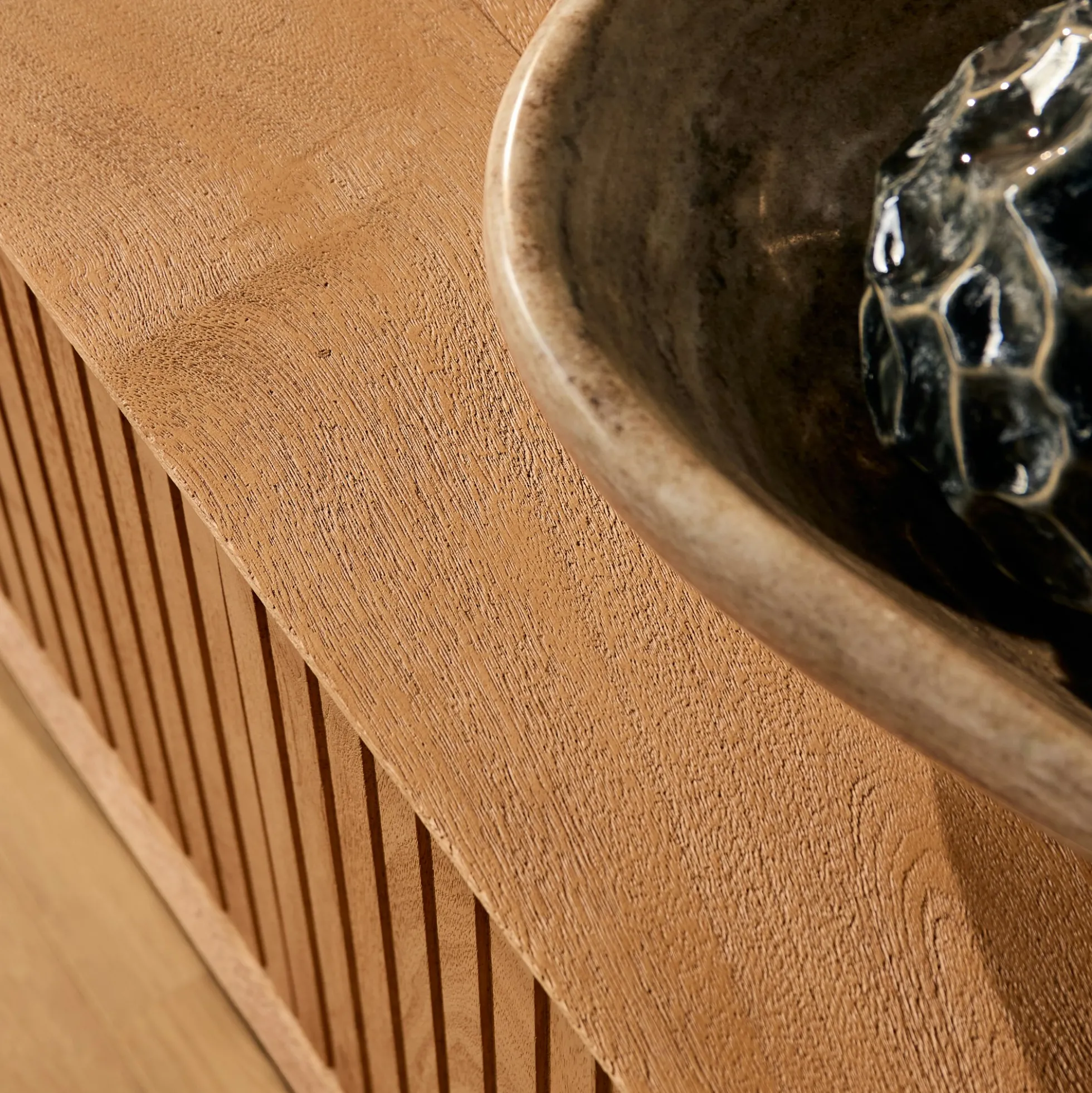 Meuble TV en bois 4 portes rainurées 210 cm CORTINA
