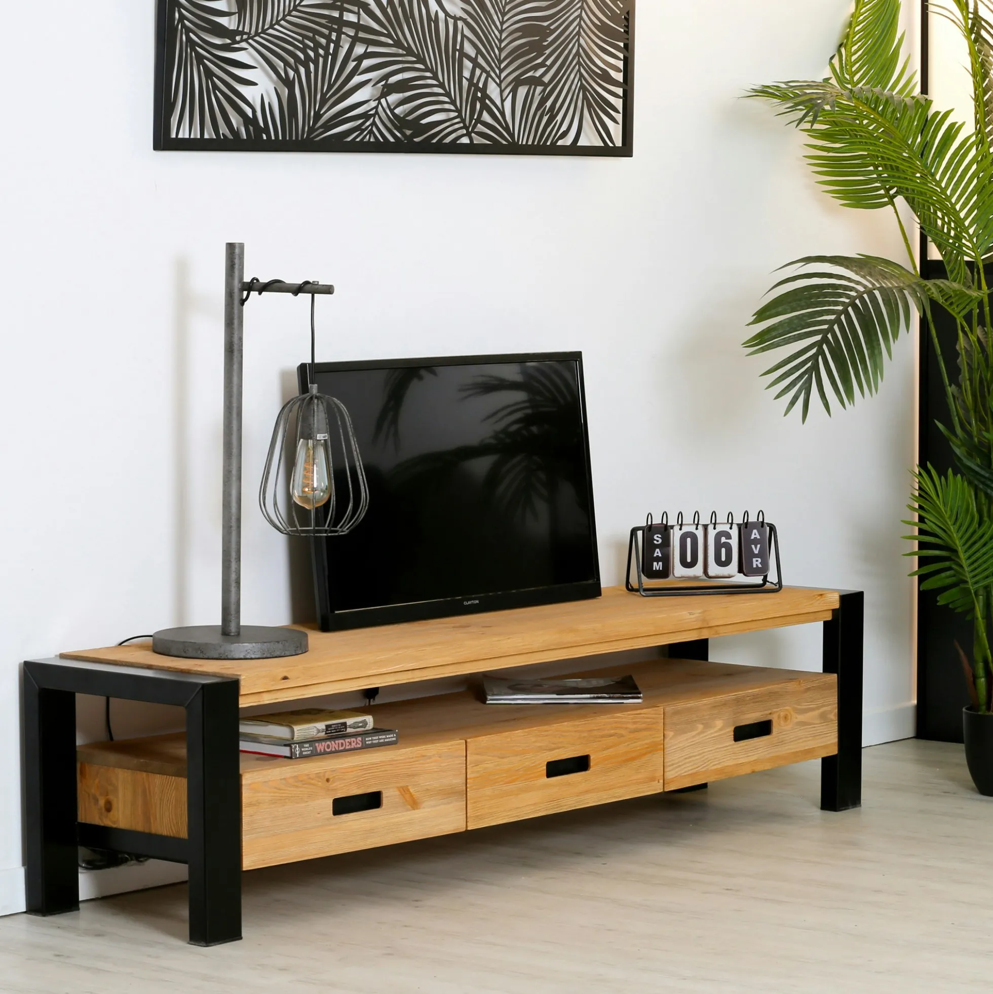Meuble TV en pin massif 3 tiroirs LOUNDGE