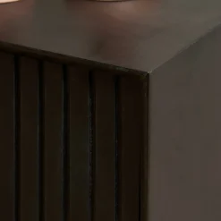Meuble TV suspendu bois noir 2 portes rainurées CORTINA