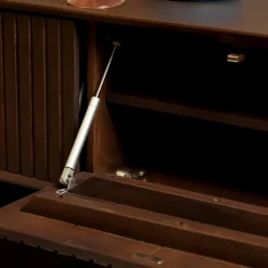 Meuble TV suspendu vintage 3 portes rainurées CORTINA