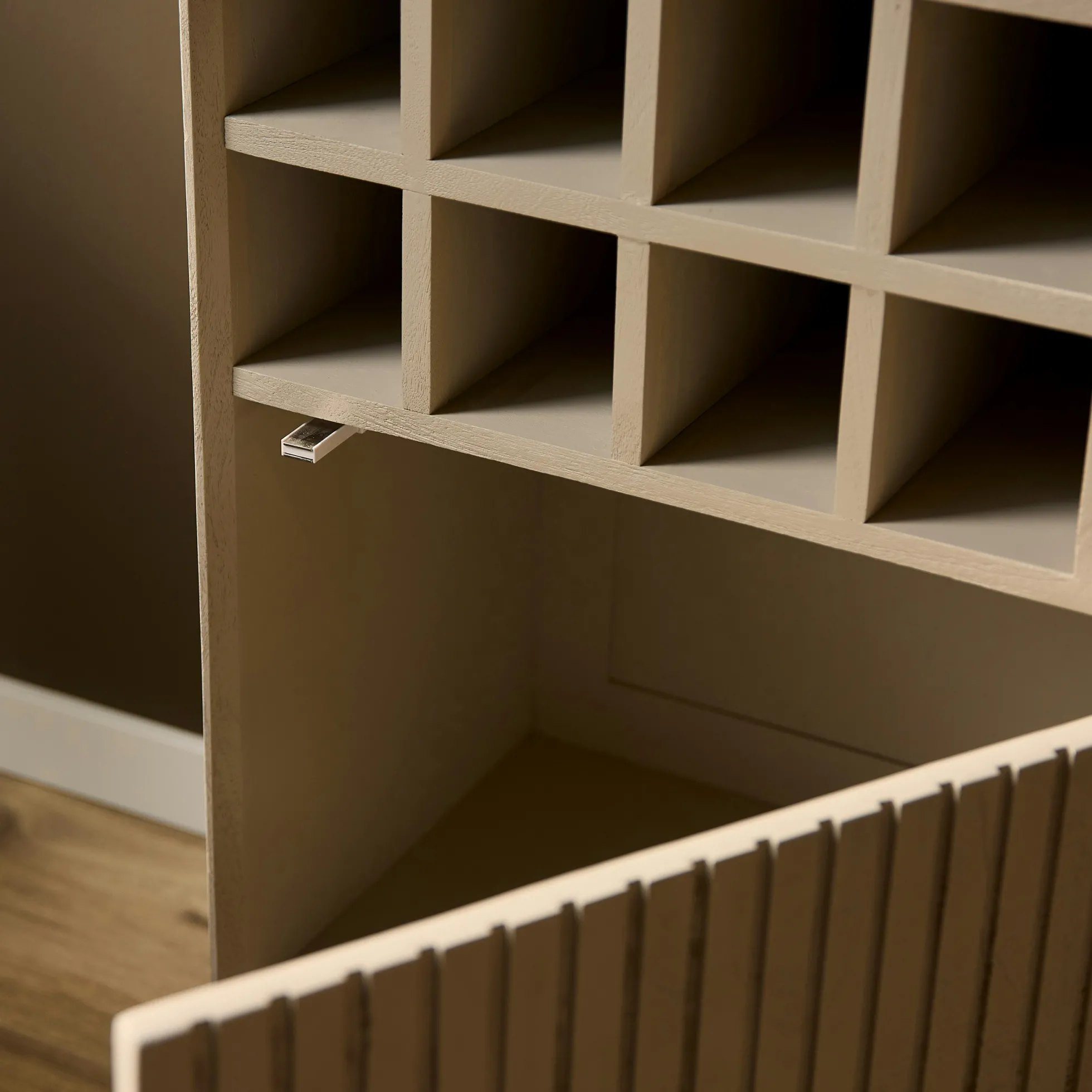 Minibar salon bois sable 1 porte 1 casier CORTINA
