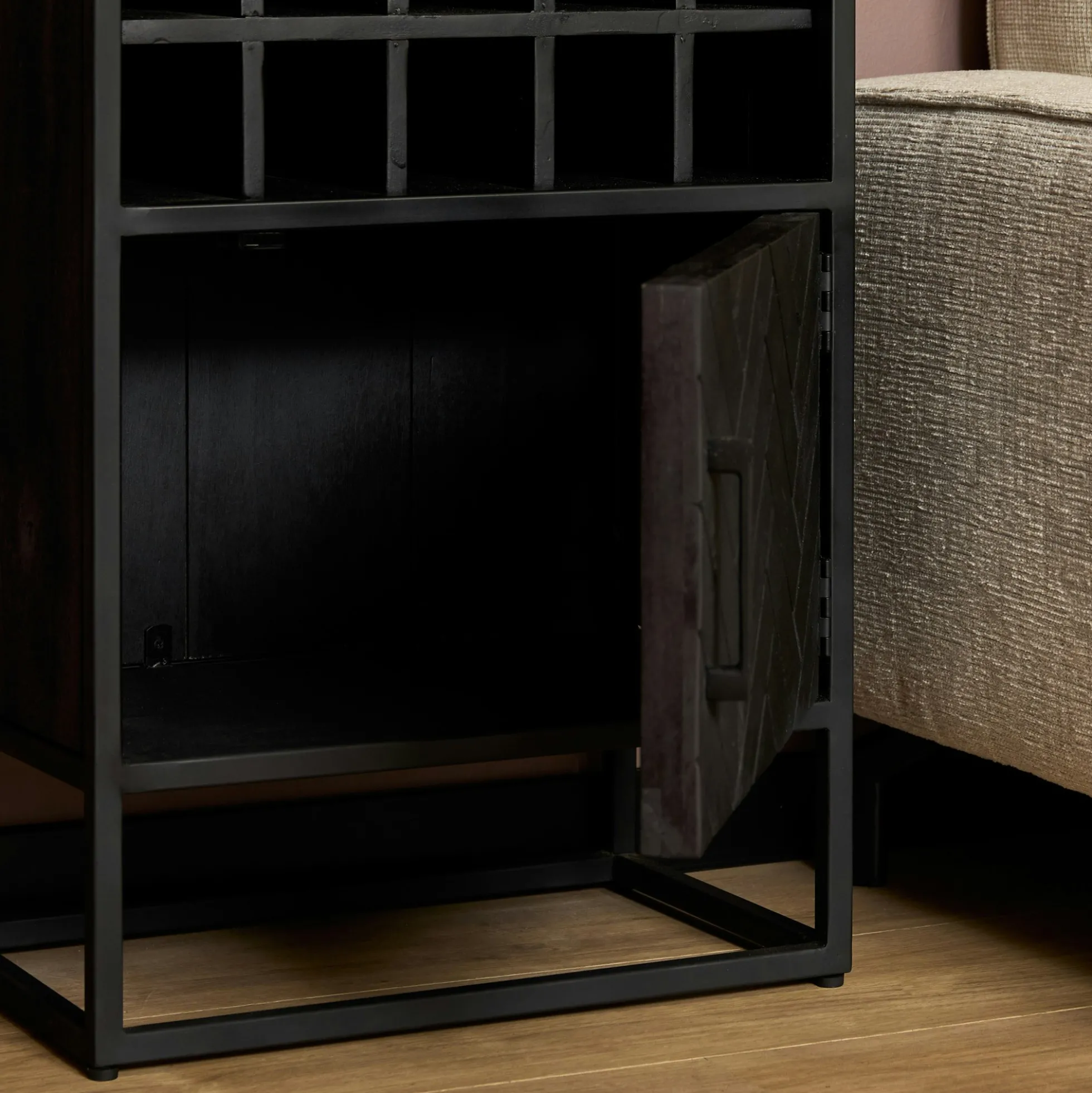 Minibar salon en bois noir pour 15 bouteilles ALVERA