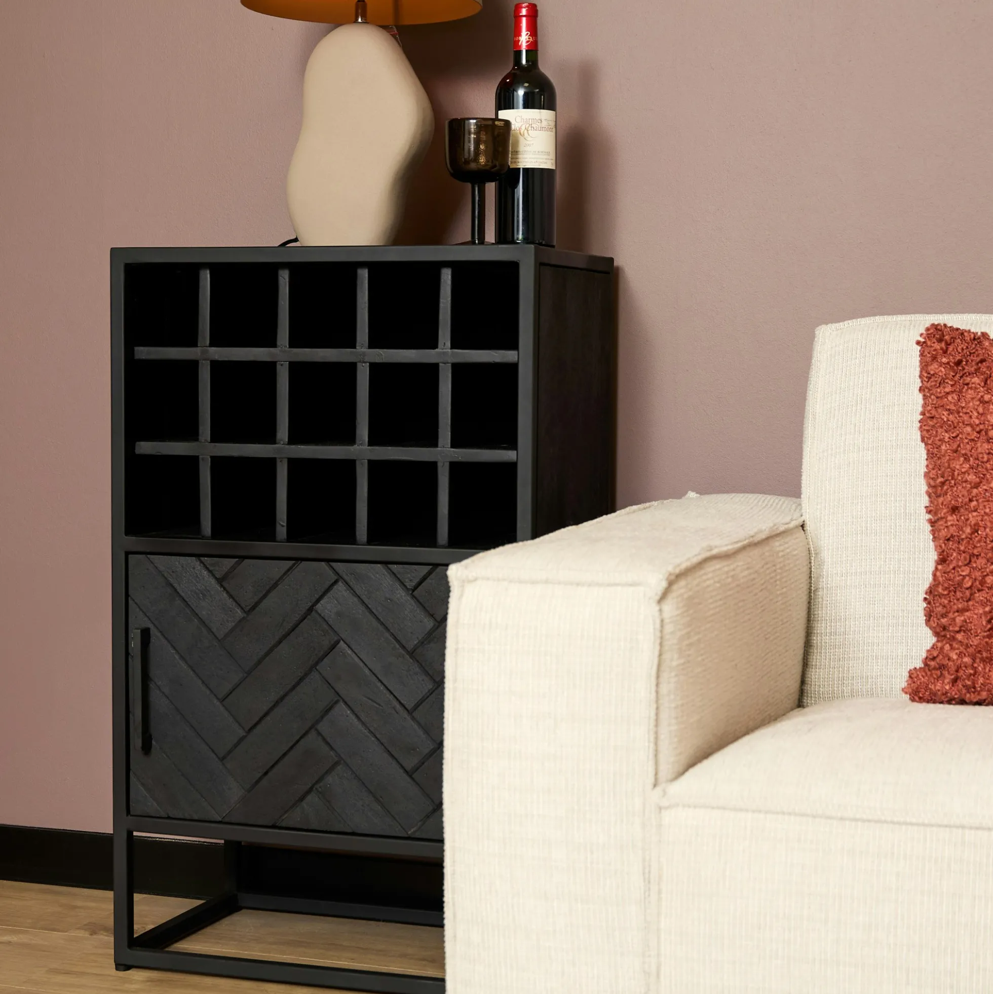 Minibar salon en bois noir pour 15 bouteilles ALVERA