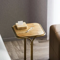 Petite table d'appoint dorée carrée - plateau bois clair JENA