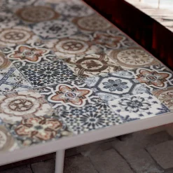 Petite table de jardin en mosaïque bleue et taupe (78x78 cm) GRENADE