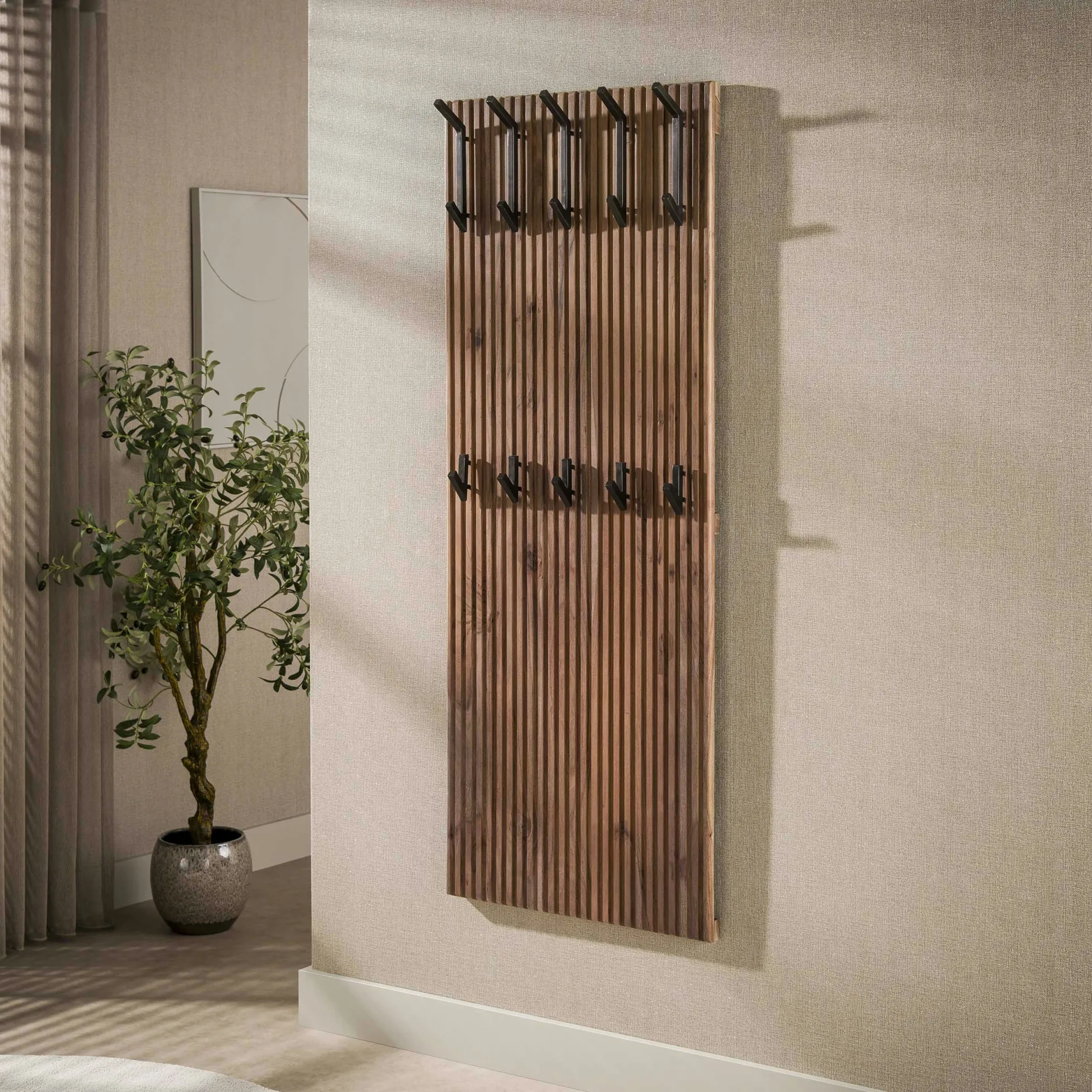Portemanteau mural en bois d'acacia rainuré 10 crochets NAKO