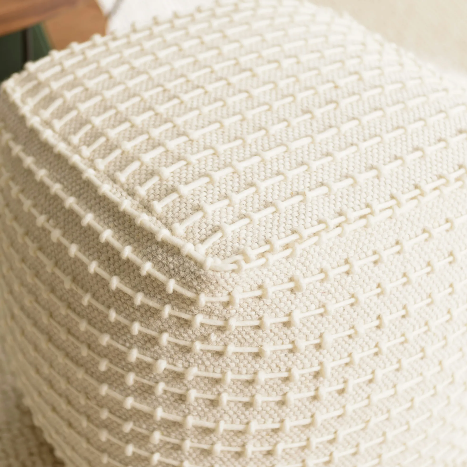 Pouf carré laine ivoire effet tricot TIM