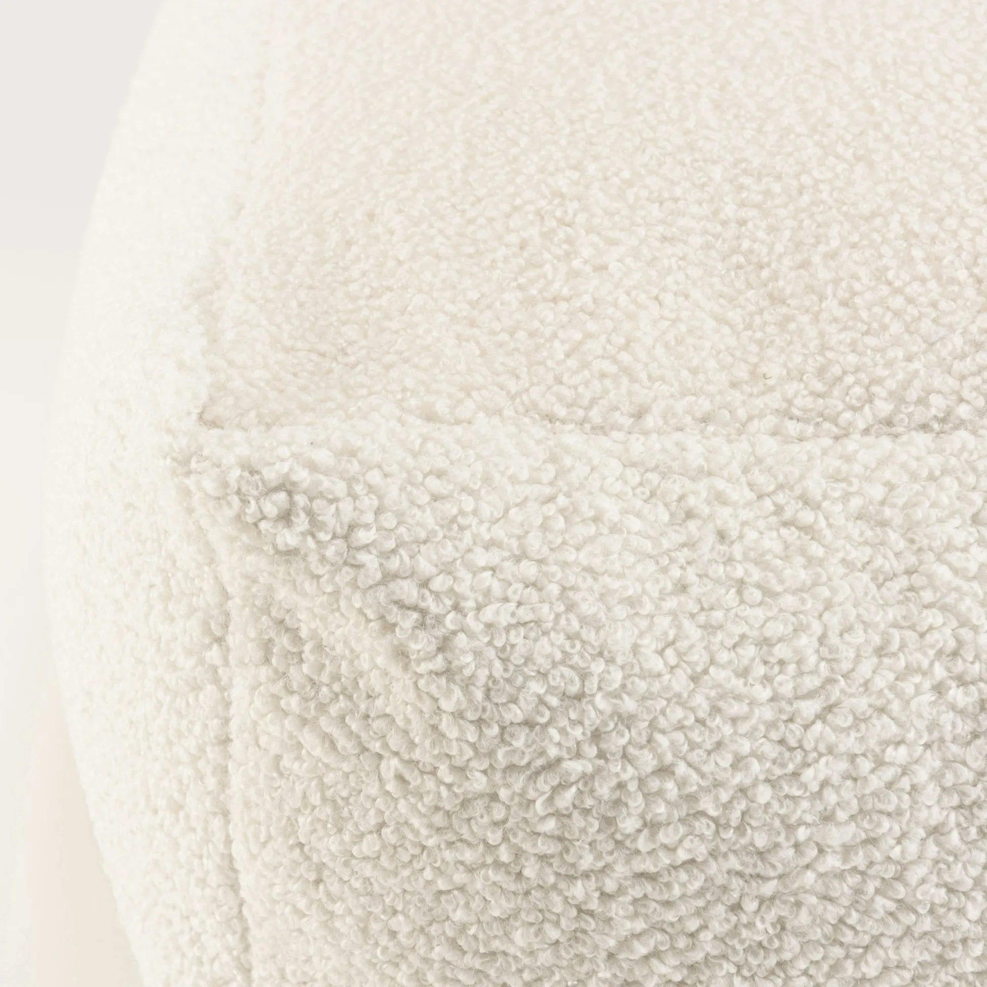 Pouf de salon carré blanc tissu bouclettes TIM