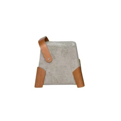Pouf design cendre avec poignée en bois IENA
