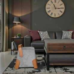 Pouf design gris avec poignée en bois IENA