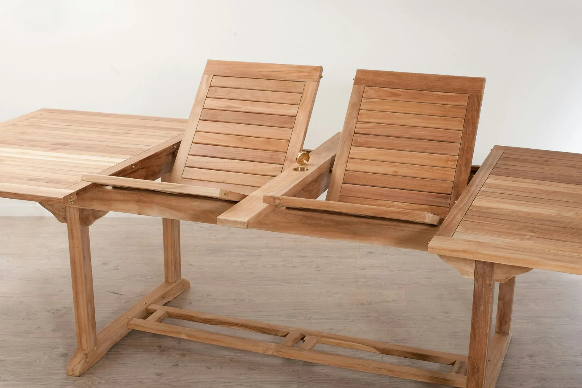 Salon dejardin en teck Table rectangle 200/300 cm et 8 chaises Lombock pliantes SUMMER