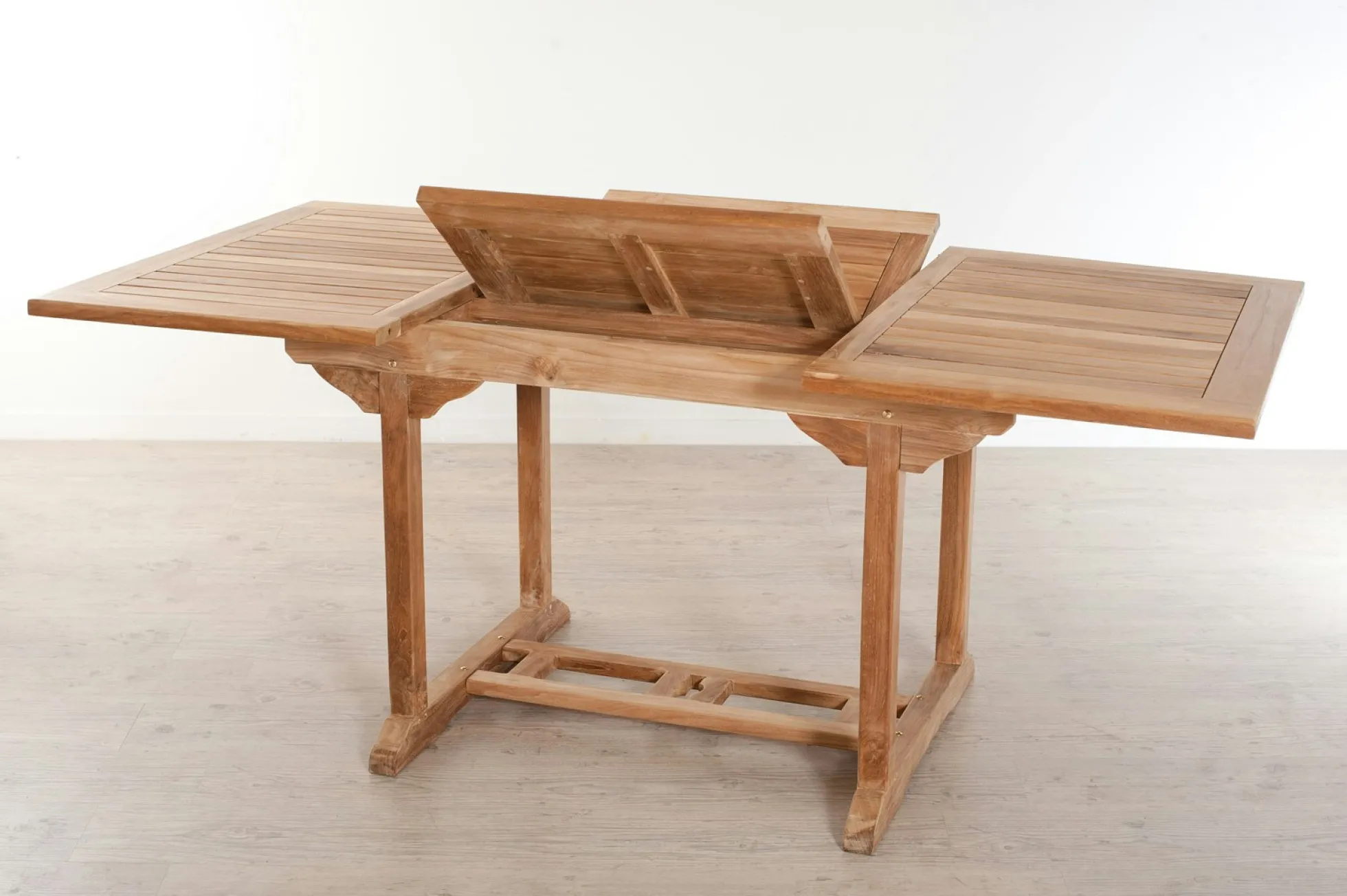 Salon de jardin en teck Table rectangle 120/180 cm et 6 chaises Java pliantes SUMMER