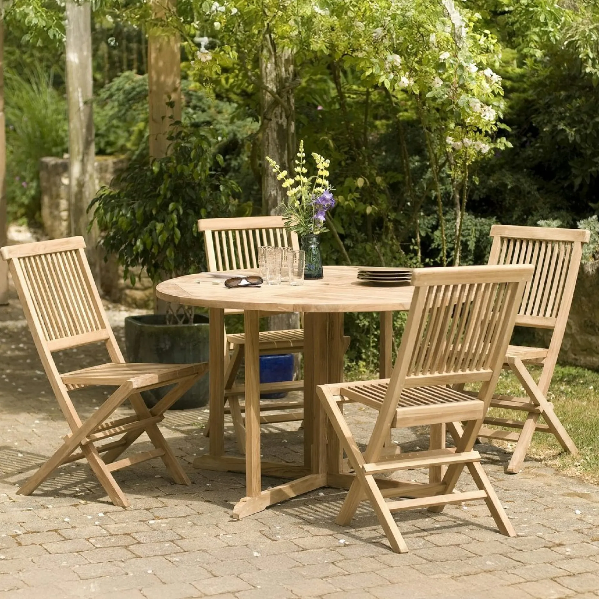Salon de jardin en Teck table ronde 120cm 4 chaises SUMMER