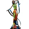 Statuette en métal peint femme