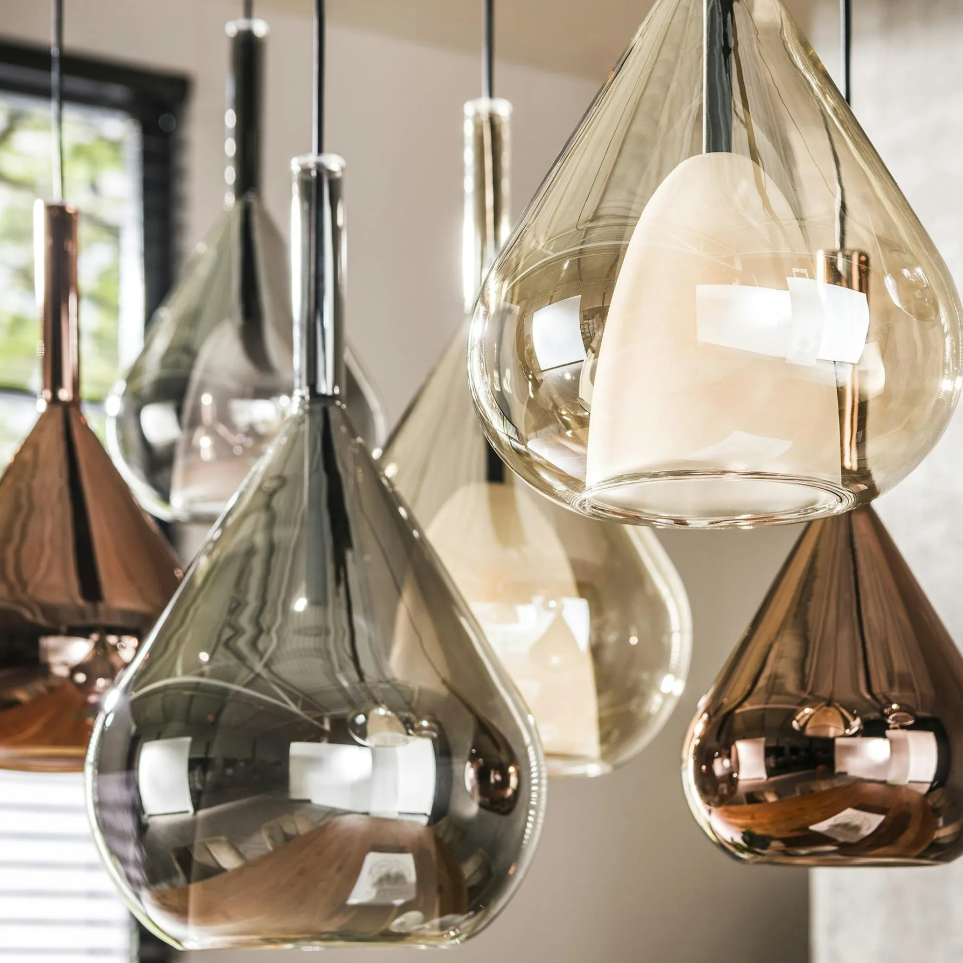 Suspension en verres assortis forme goutte 7 abat-jour NIAGARA