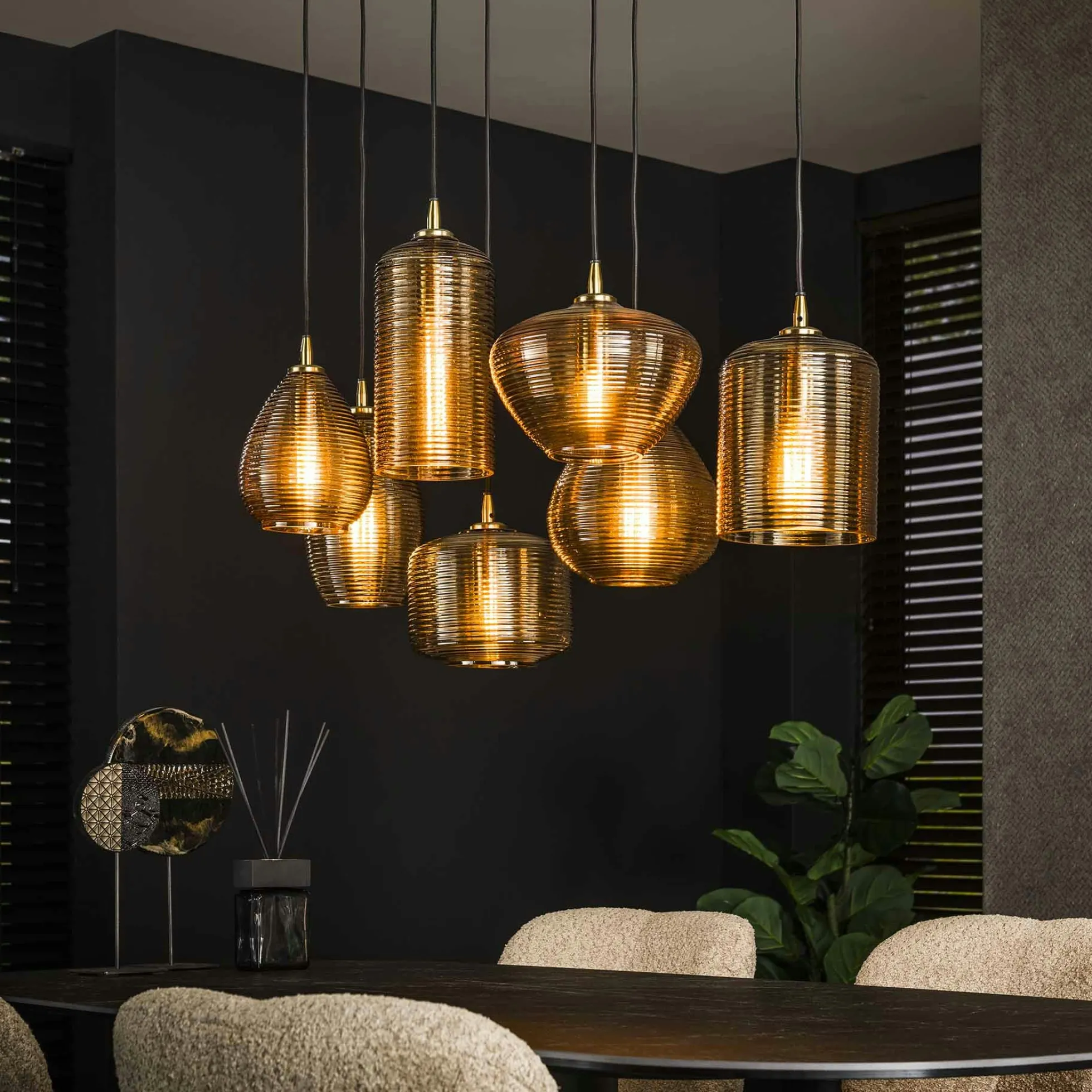 Suspension en verre strié 7 lampes ambrées NOVA