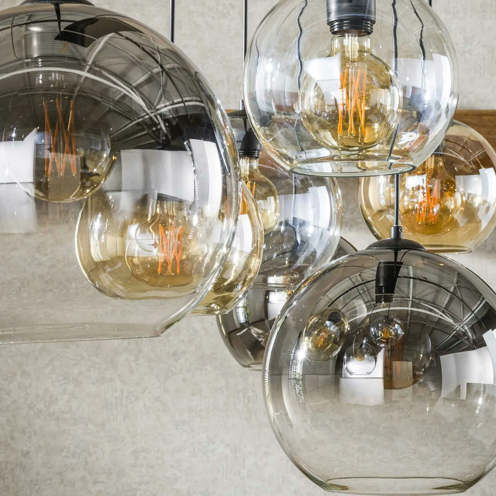 Suspension globe 7 lampes multicolores NOVA