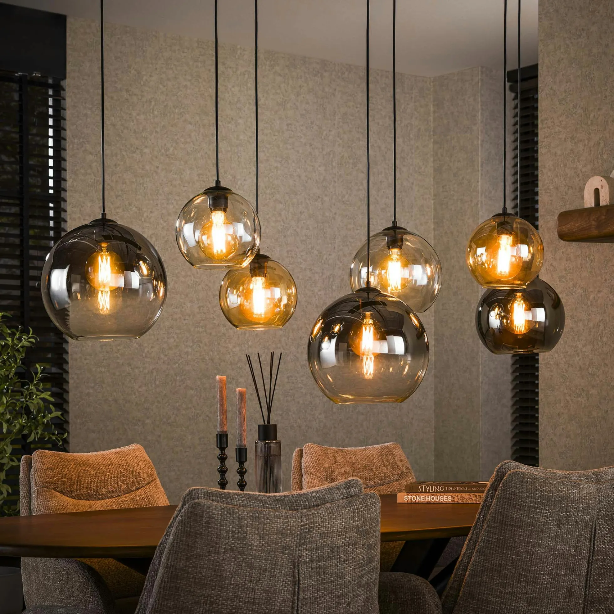Suspension globe 7 lampes multicolores NOVA