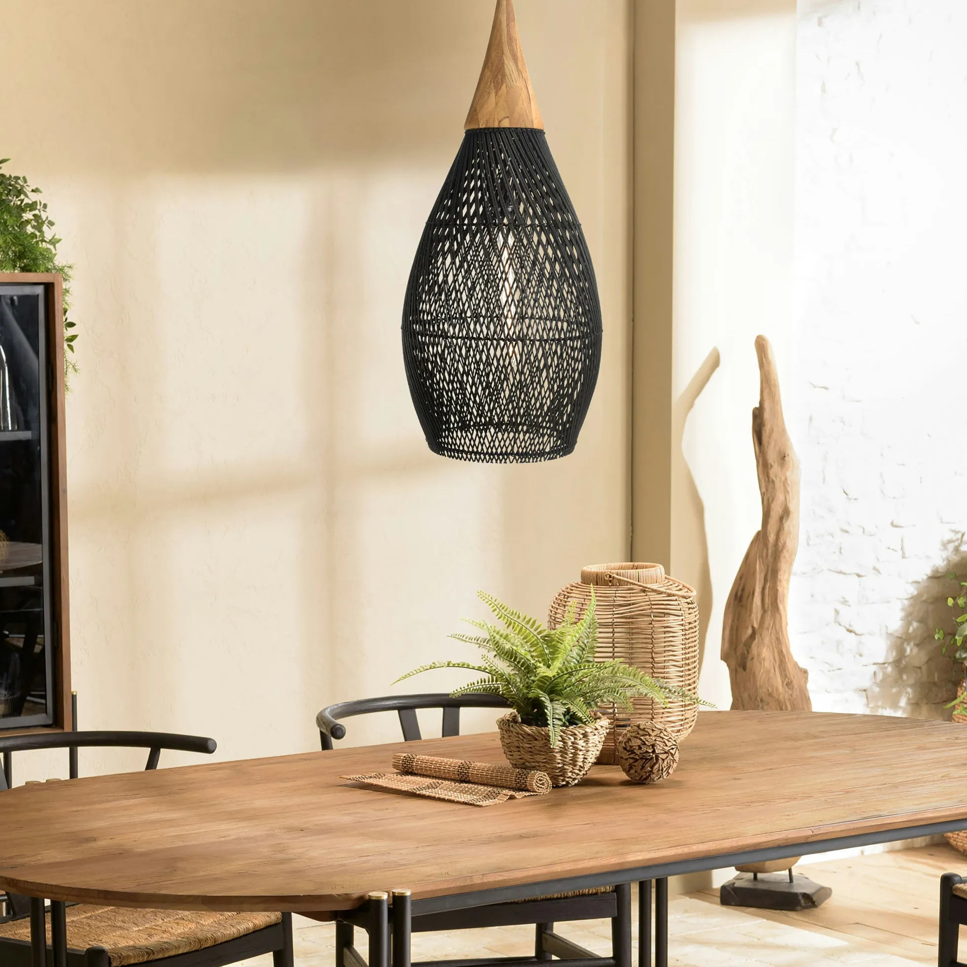 Suspension goutte 35x35cm en rotin couleur noire et teck FOLELLI