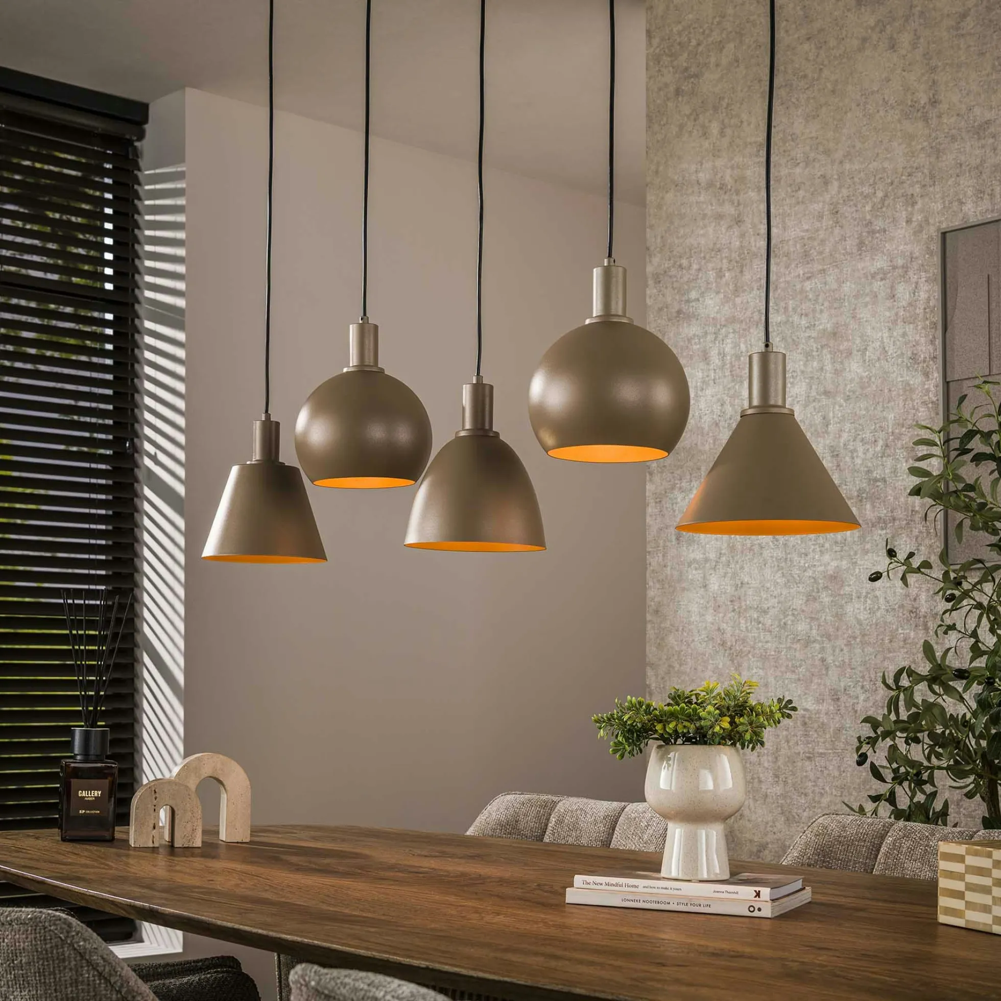 Suspension îlot cuisine 5 abat-jour métal beige TRIBECA