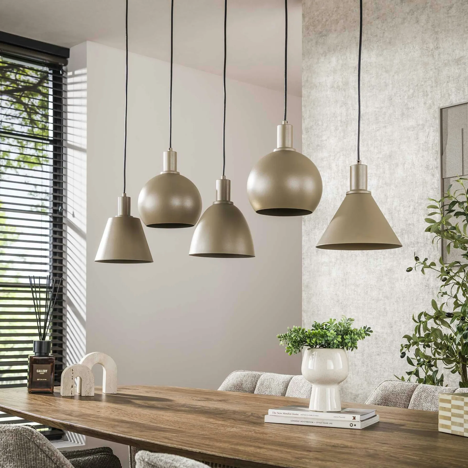 Suspension îlot cuisine 5 abat-jour métal beige TRIBECA