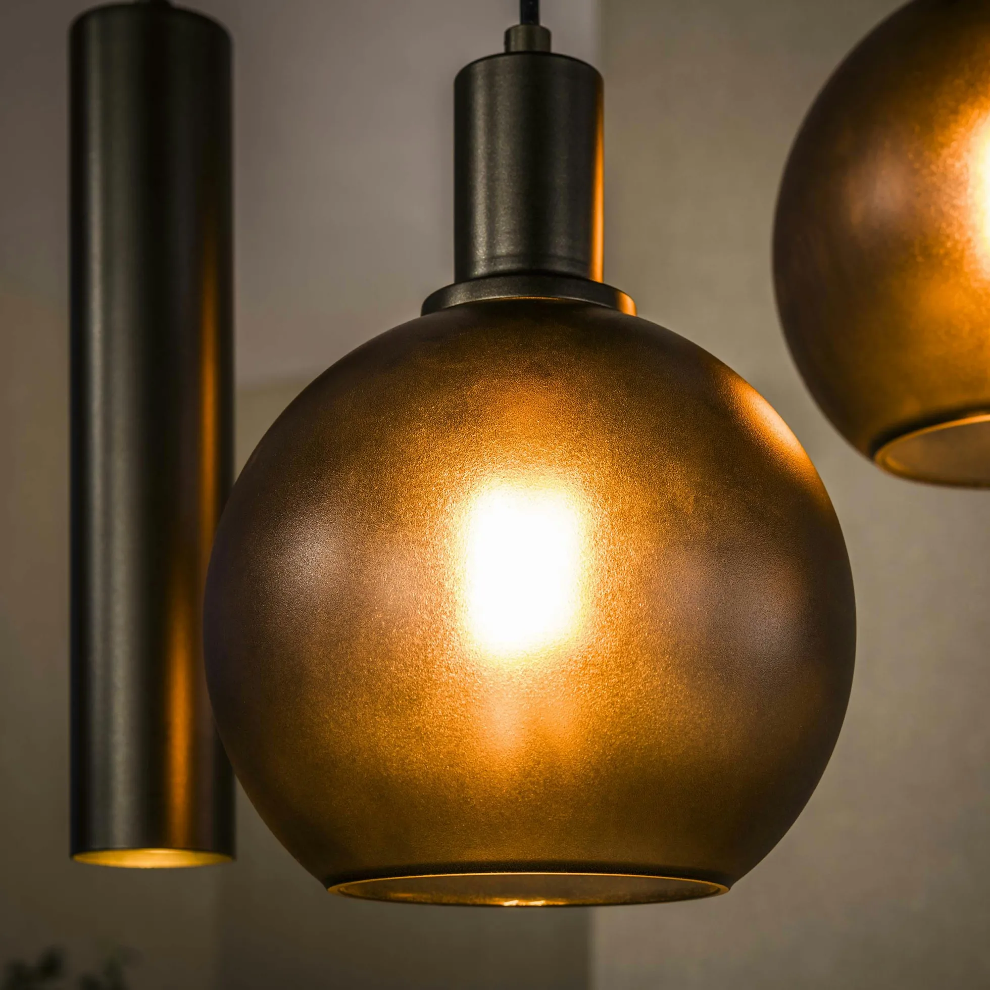 Suspension îlot cuisine verre brun givré métal bronze 7 lampes NOVA