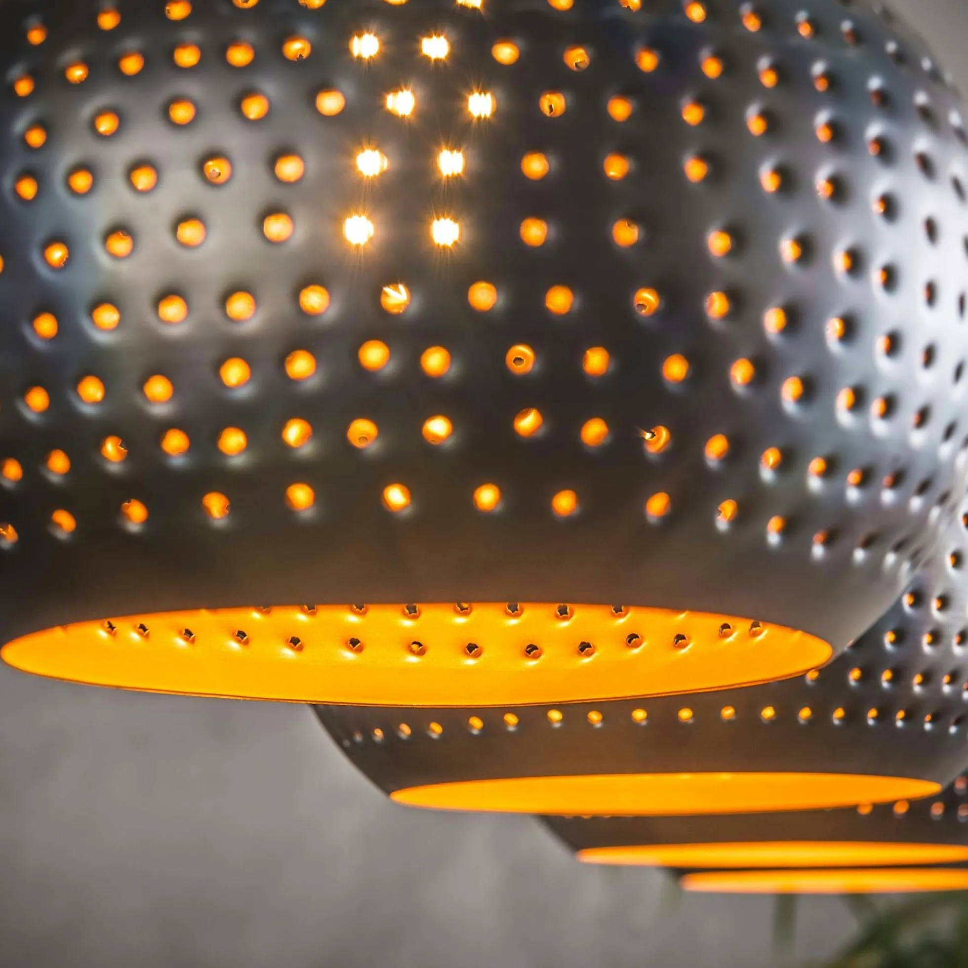 Suspension luminaire noir 4 lampes métal ajouré 130 cm JAVA