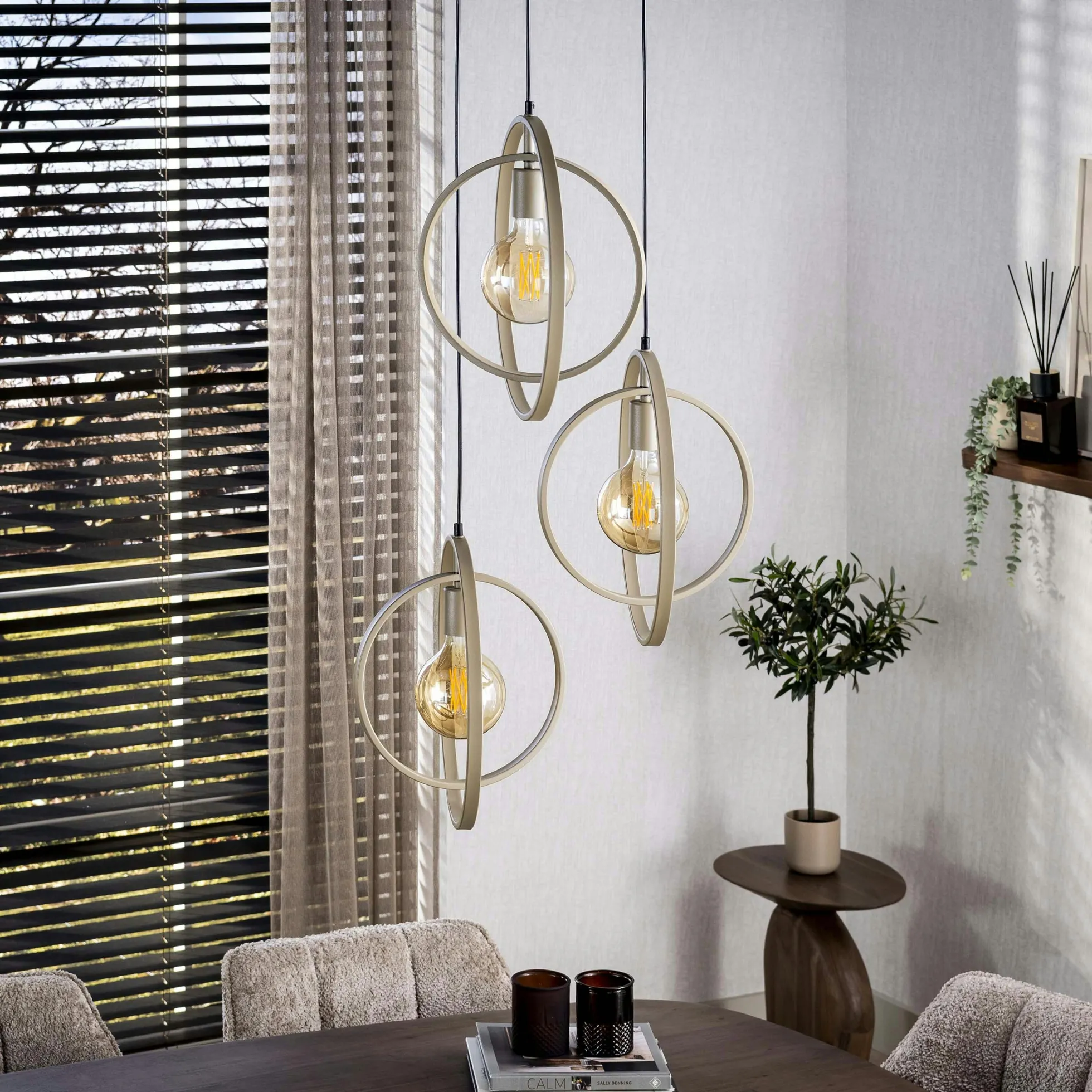 Suspension multiple beige 3 anneaux pivotants TRIBECA